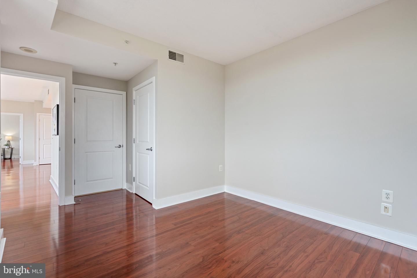 2001 15TH ST N #306, ARLINGTON, Virginia 22201, 2 Bedrooms Bedrooms, ,2 BathroomsBathrooms,Residential,For sale,2001 15TH ST N #306,VAAR2063484 MLS # VAAR2063484