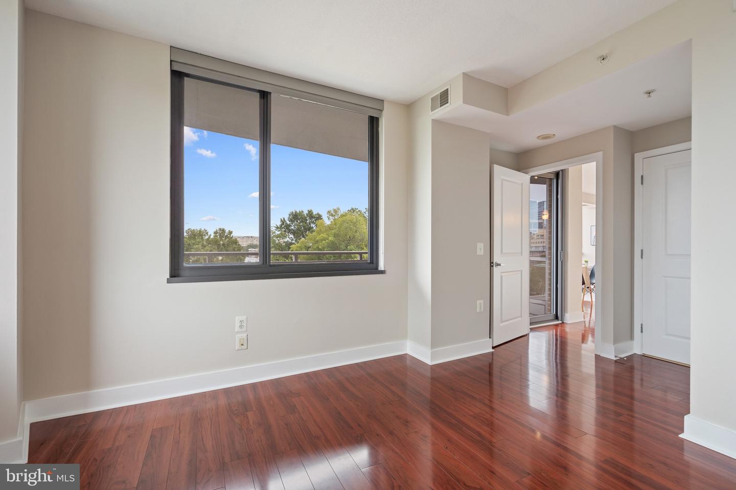 2001 15TH ST N #306, ARLINGTON, Virginia 22201, 2 Bedrooms Bedrooms, ,2 BathroomsBathrooms,Residential,For sale,2001 15TH ST N #306,VAAR2063484 MLS # VAAR2063484