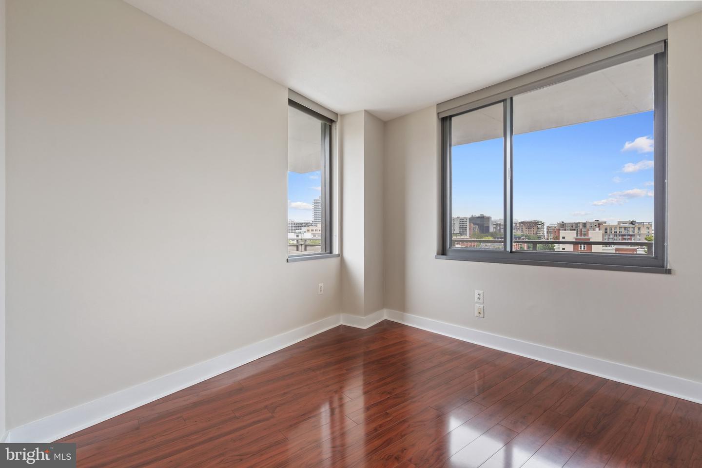 2001 15TH ST N #306, ARLINGTON, Virginia 22201, 2 Bedrooms Bedrooms, ,2 BathroomsBathrooms,Residential,For sale,2001 15TH ST N #306,VAAR2063484 MLS # VAAR2063484