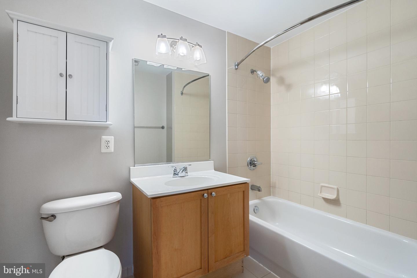 2001 15TH ST N #306, ARLINGTON, Virginia 22201, 2 Bedrooms Bedrooms, ,2 BathroomsBathrooms,Residential,For sale,2001 15TH ST N #306,VAAR2063484 MLS # VAAR2063484