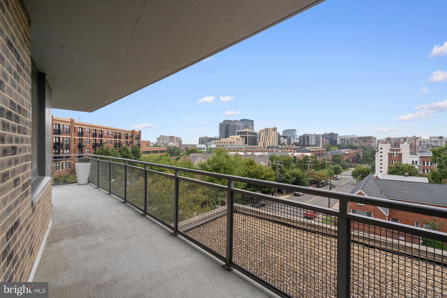 2001 15TH ST N #306, ARLINGTON, Virginia 22201, 2 Bedrooms Bedrooms, ,2 BathroomsBathrooms,Residential,For sale,2001 15TH ST N #306,VAAR2063484 MLS # VAAR2063484