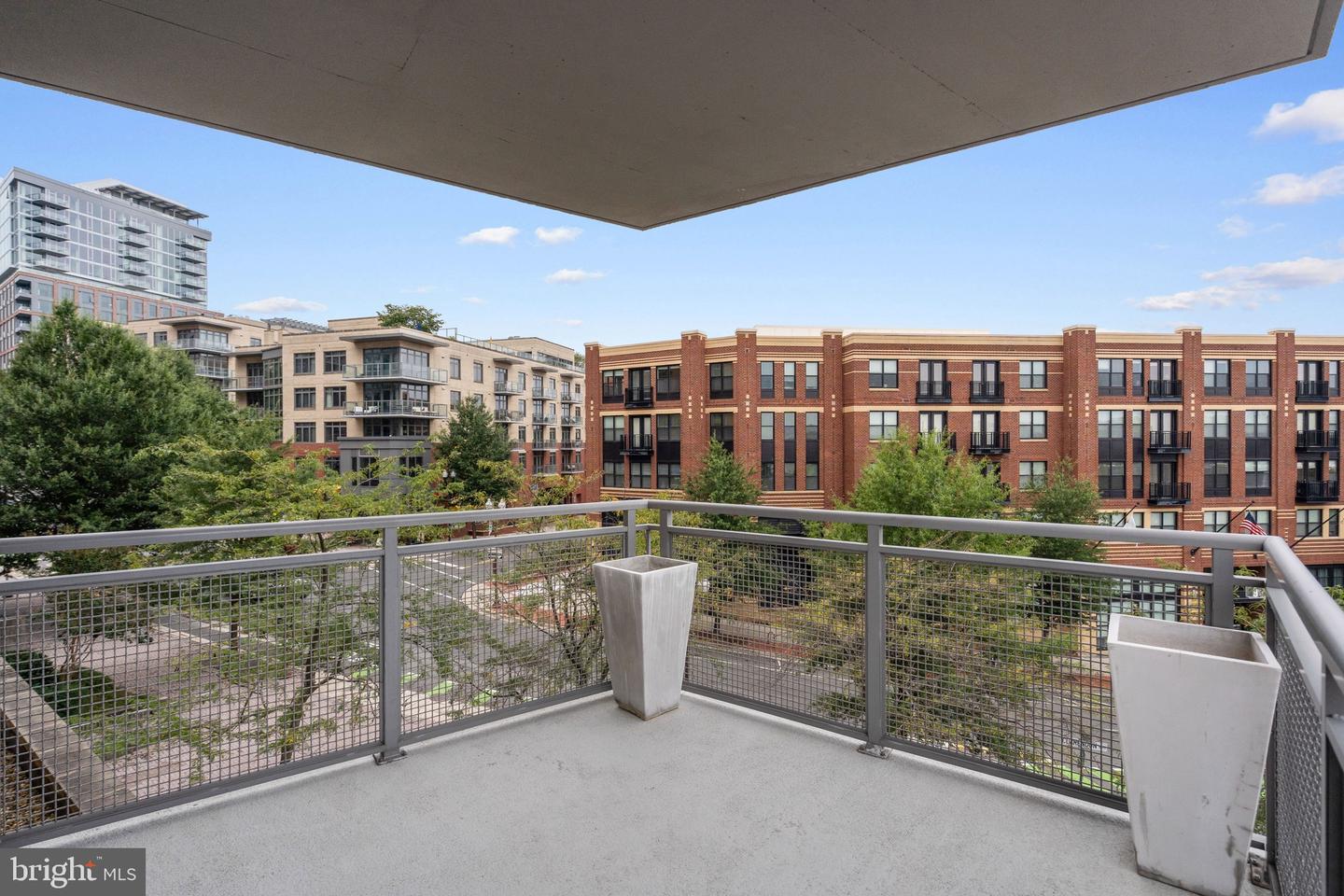 2001 15TH ST N #306, ARLINGTON, Virginia 22201, 2 Bedrooms Bedrooms, ,2 BathroomsBathrooms,Residential,For sale,2001 15TH ST N #306,VAAR2063484 MLS # VAAR2063484