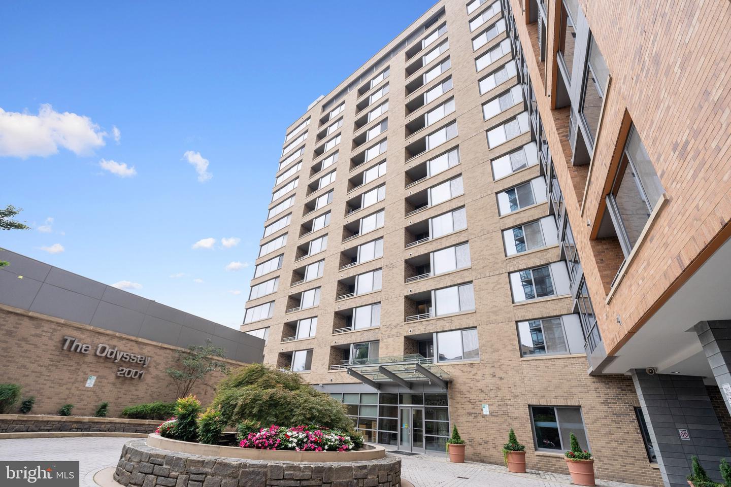 2001 15TH ST N #306, ARLINGTON, Virginia 22201, 2 Bedrooms Bedrooms, ,2 BathroomsBathrooms,Residential,For sale,2001 15TH ST N #306,VAAR2063484 MLS # VAAR2063484