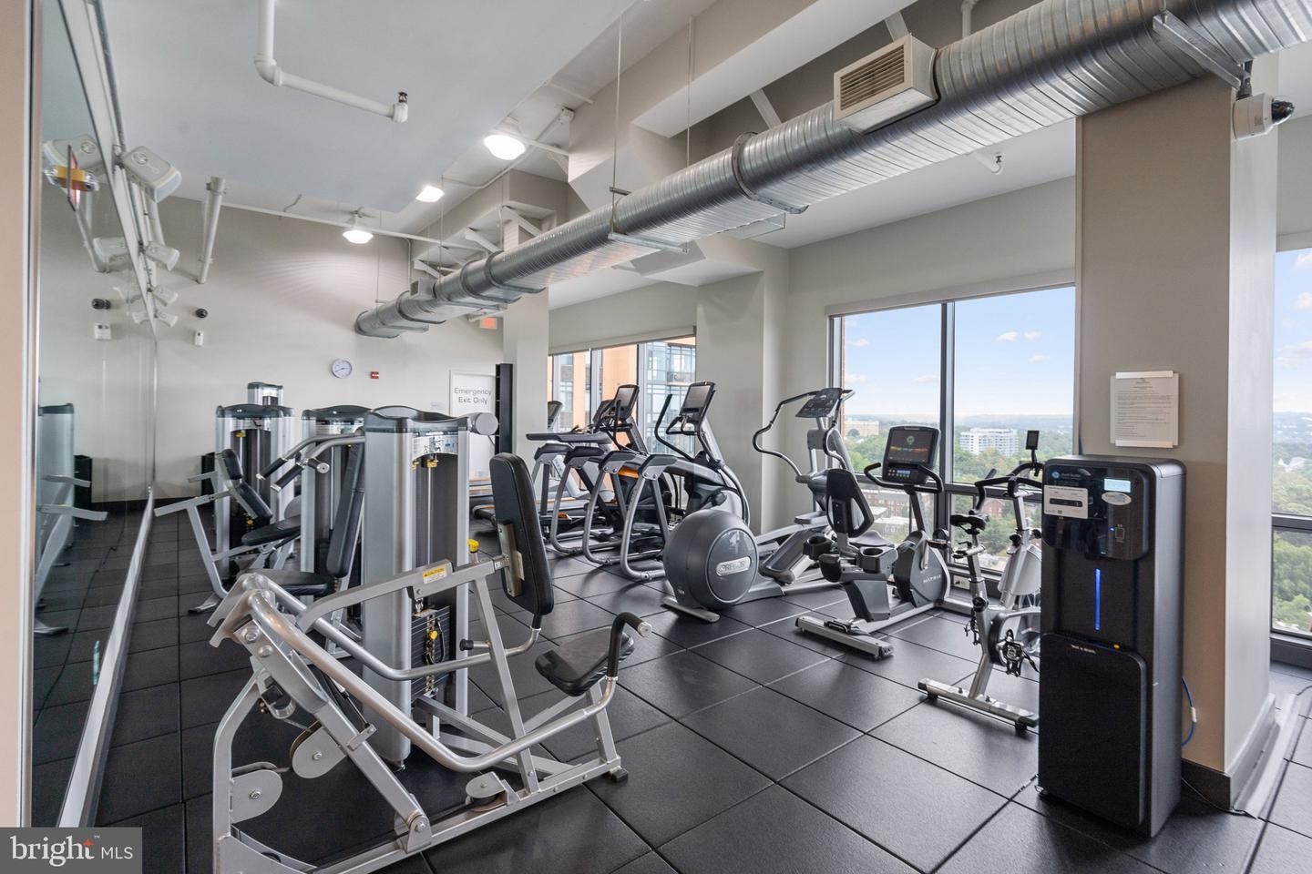 2001 15TH ST N #306, ARLINGTON, Virginia 22201, 2 Bedrooms Bedrooms, ,2 BathroomsBathrooms,Residential,For sale,2001 15TH ST N #306,VAAR2063484 MLS # VAAR2063484