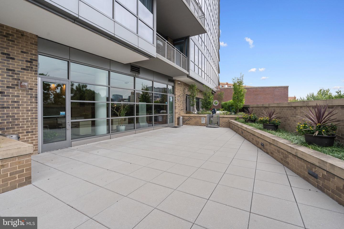 2001 15TH ST N #306, ARLINGTON, Virginia 22201, 2 Bedrooms Bedrooms, ,2 BathroomsBathrooms,Residential,For sale,2001 15TH ST N #306,VAAR2063484 MLS # VAAR2063484