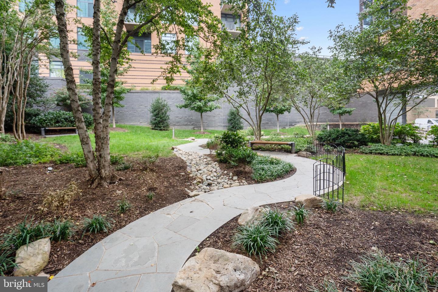 2001 15TH ST N #306, ARLINGTON, Virginia 22201, 2 Bedrooms Bedrooms, ,2 BathroomsBathrooms,Residential,For sale,2001 15TH ST N #306,VAAR2063484 MLS # VAAR2063484