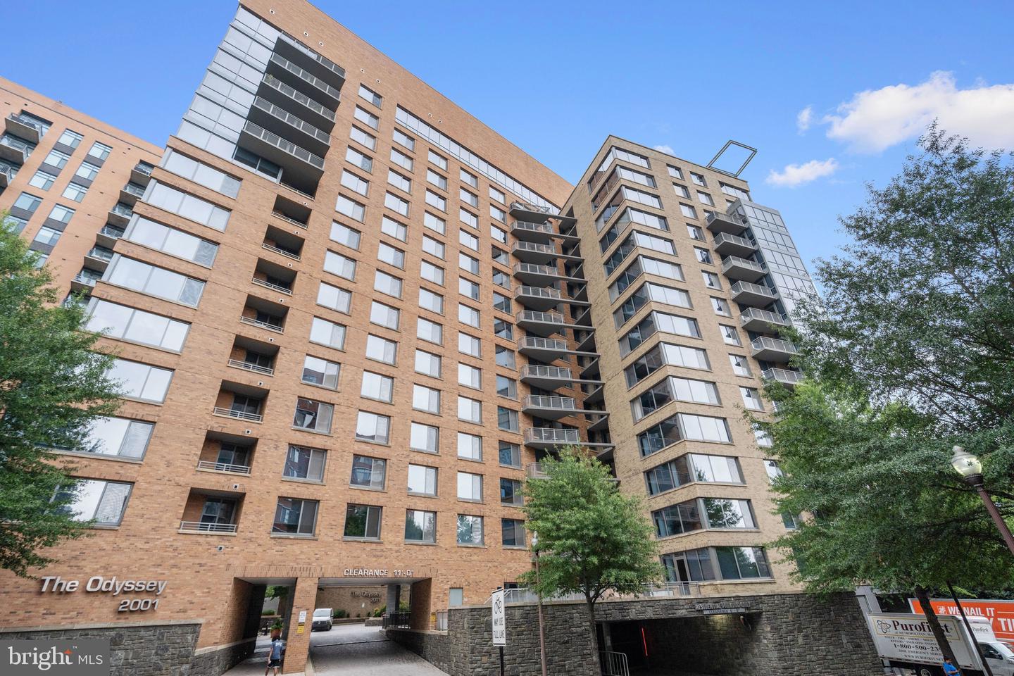 2001 15TH ST N #306, ARLINGTON, Virginia 22201, 2 Bedrooms Bedrooms, ,2 BathroomsBathrooms,Residential,For sale,2001 15TH ST N #306,VAAR2063484 MLS # VAAR2063484