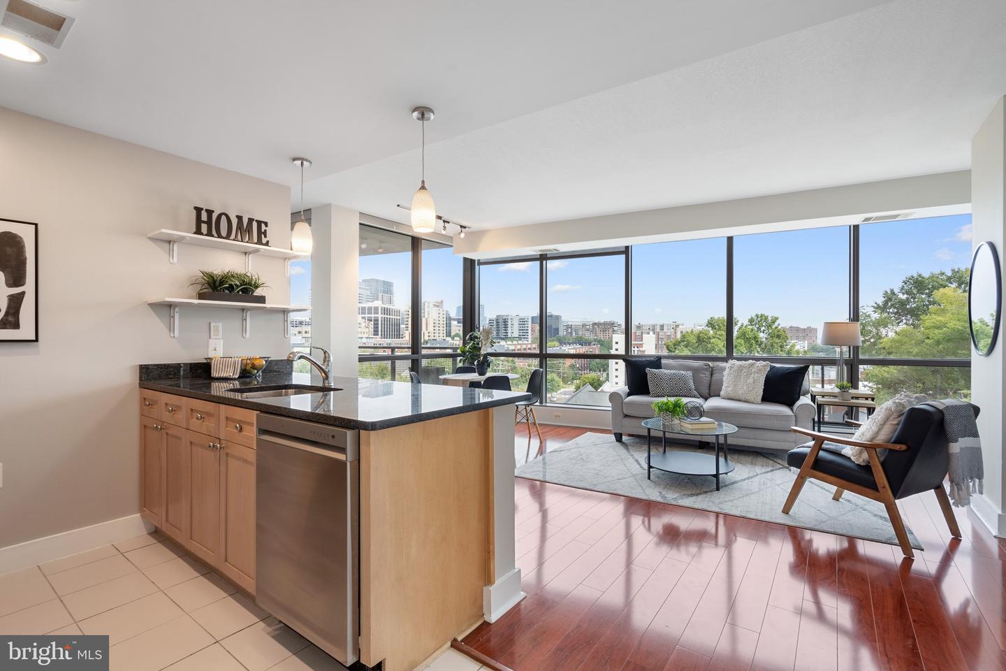 2001 15TH ST N #306, ARLINGTON, Virginia 22201, 2 Bedrooms Bedrooms, ,2 BathroomsBathrooms,Residential,For sale,2001 15TH ST N #306,VAAR2063484 MLS # VAAR2063484
