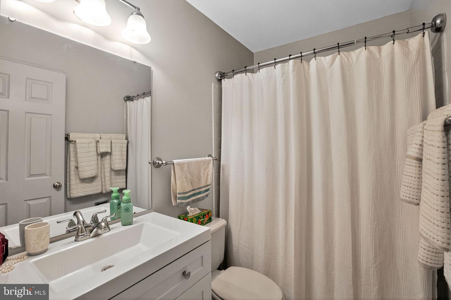 7354 HIDDEN KNOLLS CT, SPRINGFIELD, Virginia 22153, 3 Bedrooms Bedrooms, ,2 BathroomsBathrooms,Residential,For sale,7354 HIDDEN KNOLLS CT,VAFX2267554 MLS # VAFX2267554
