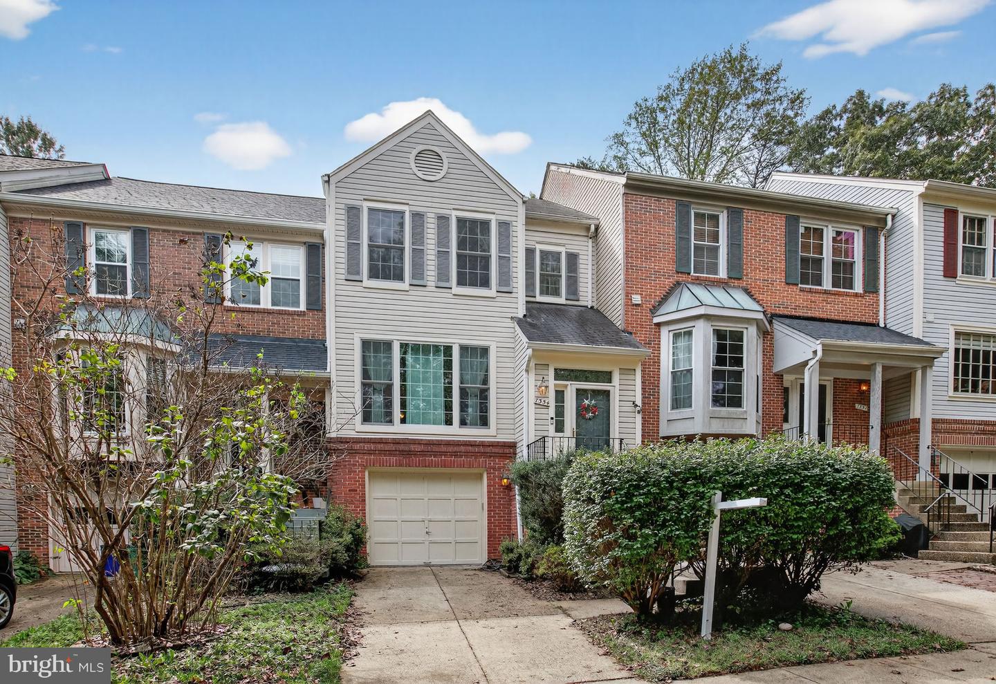 7354 HIDDEN KNOLLS CT, SPRINGFIELD, Virginia 22153, 3 Bedrooms Bedrooms, ,2 BathroomsBathrooms,Residential,For sale,7354 HIDDEN KNOLLS CT,VAFX2267554 MLS # VAFX2267554