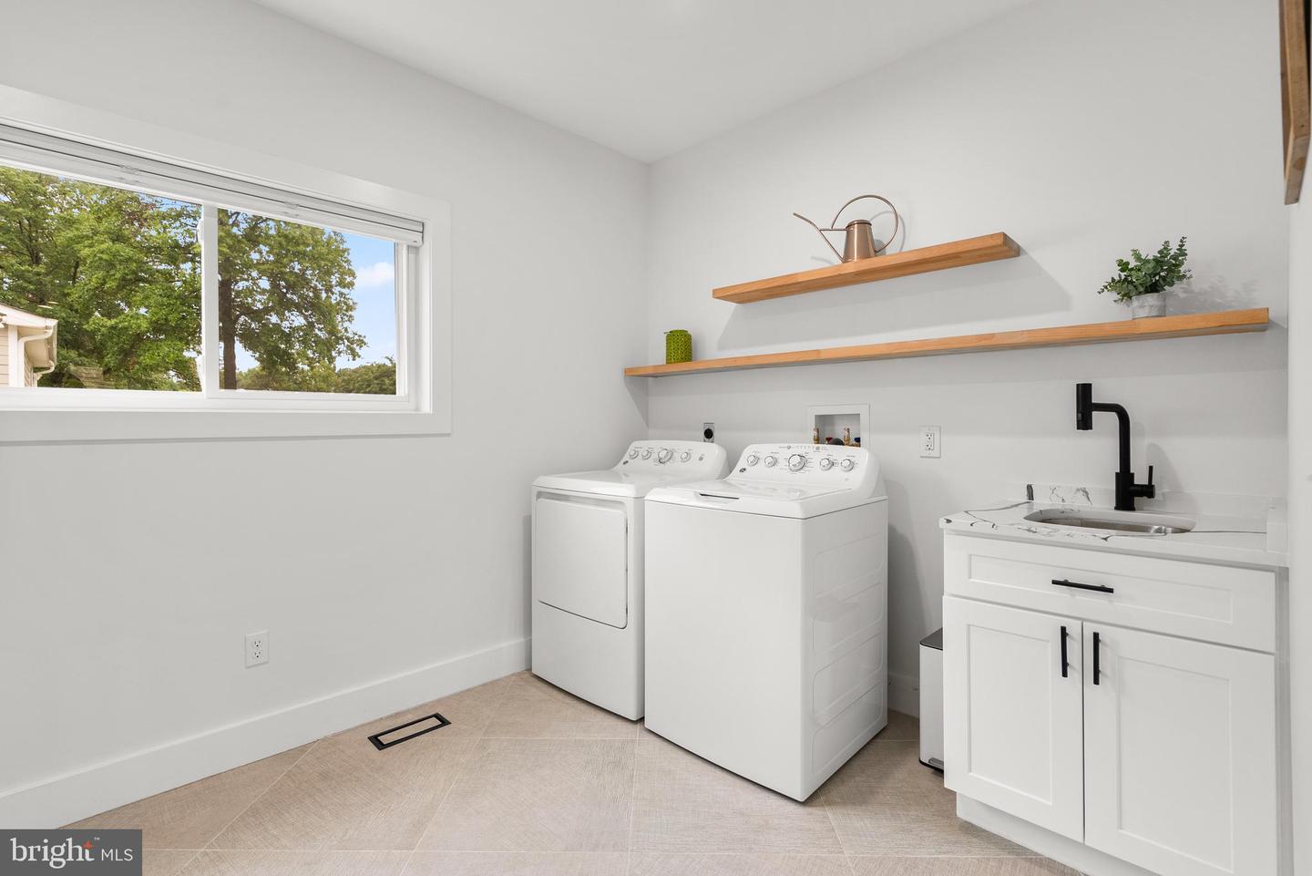 3509 MEMORIAL ST, ALEXANDRIA, Virginia 22310, 5 Bedrooms Bedrooms, ,4 BathroomsBathrooms,Residential,For sale,3509 MEMORIAL ST,VAFX2267640 MLS # VAFX2267640