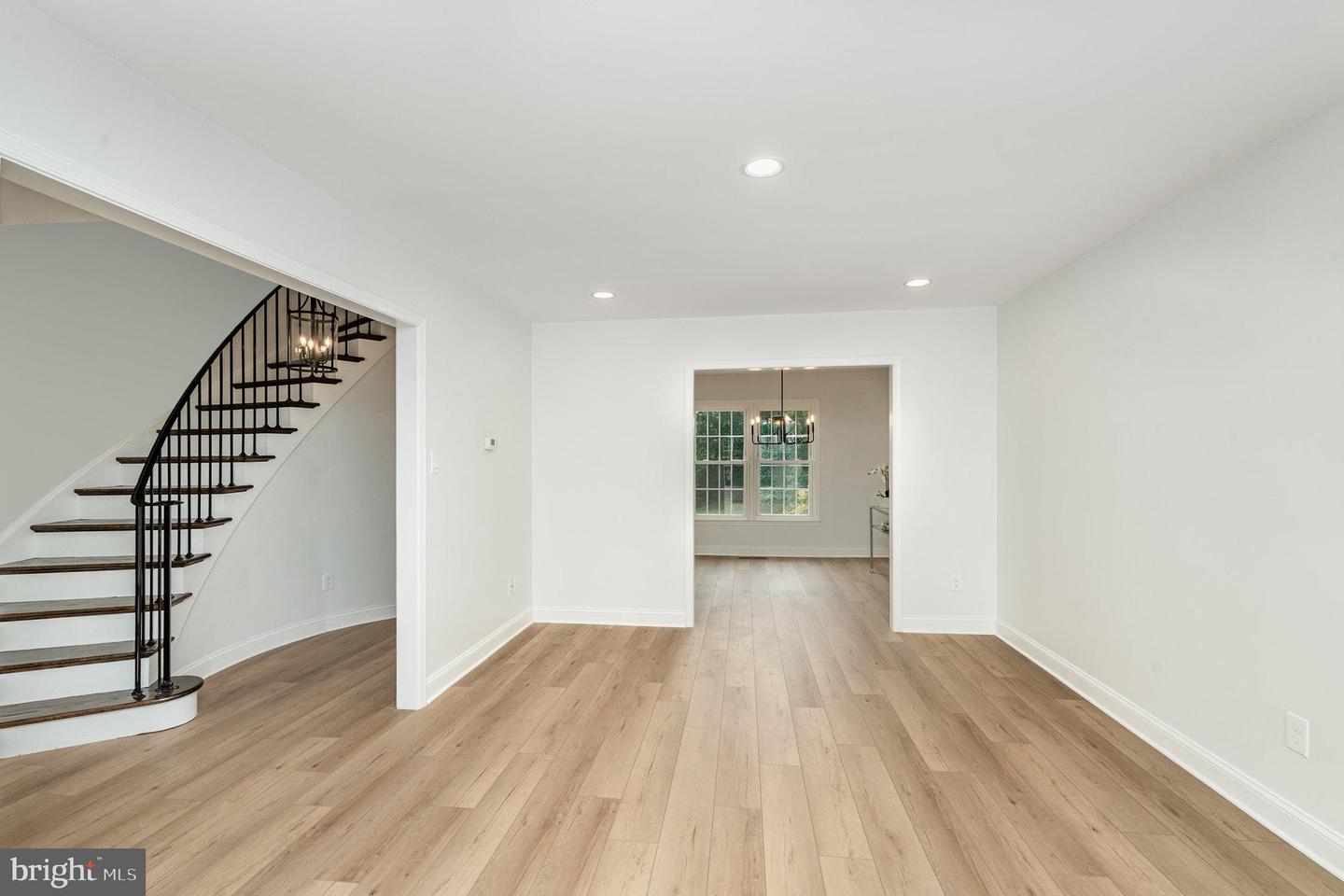 8507 LAKINHURST LN, SPRINGFIELD, Virginia 22152, 4 Bedrooms Bedrooms, ,3 BathroomsBathrooms,Residential,For sale,8507 LAKINHURST LN,VAFX2267722 MLS # VAFX2267722
