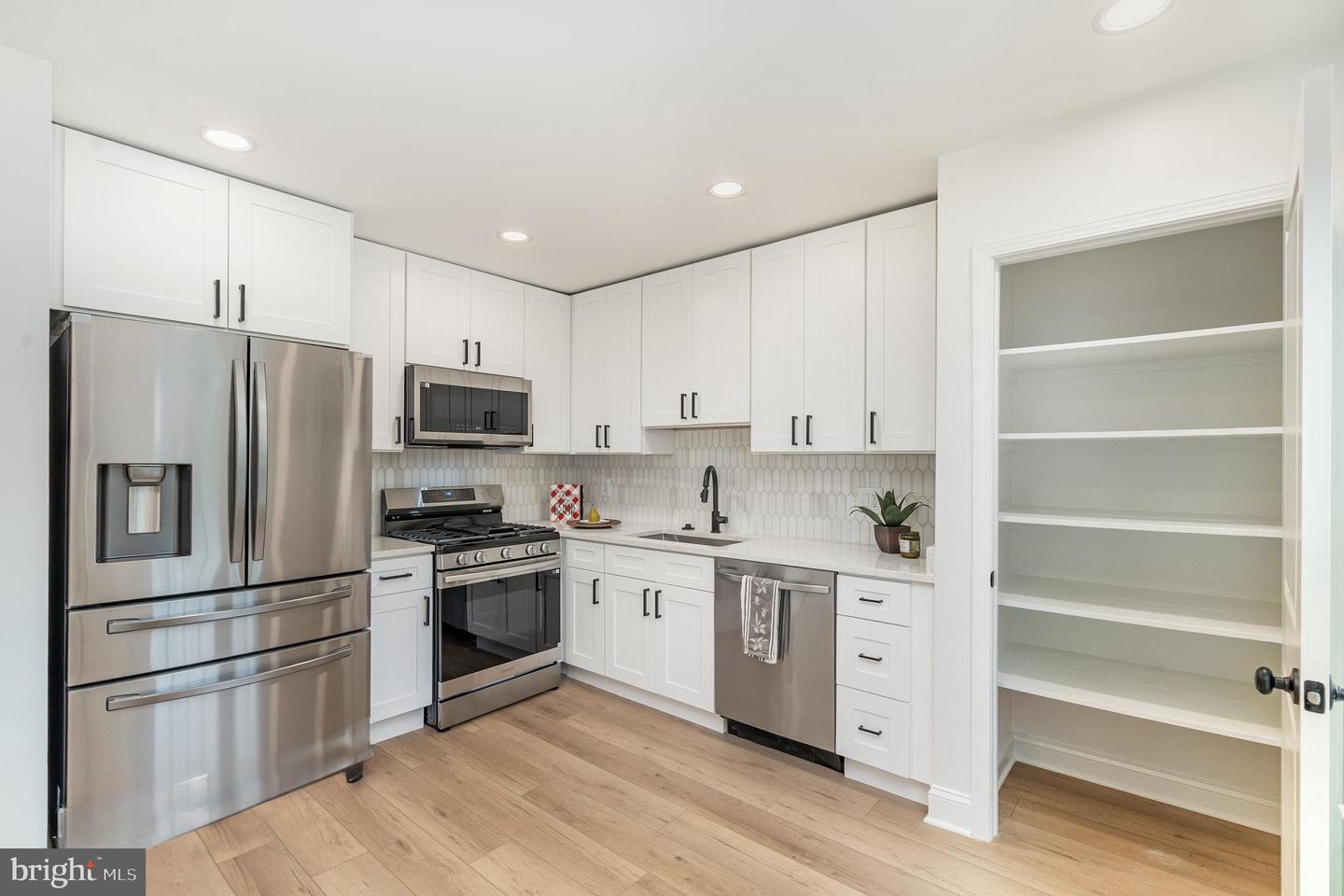 8507 LAKINHURST LN, SPRINGFIELD, Virginia 22152, 4 Bedrooms Bedrooms, ,3 BathroomsBathrooms,Residential,For sale,8507 LAKINHURST LN,VAFX2267722 MLS # VAFX2267722