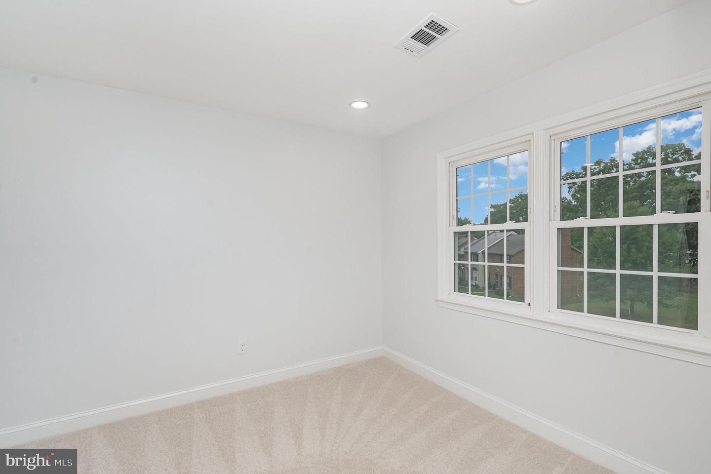 8507 LAKINHURST LN, SPRINGFIELD, Virginia 22152, 4 Bedrooms Bedrooms, ,3 BathroomsBathrooms,Residential,For sale,8507 LAKINHURST LN,VAFX2267722 MLS # VAFX2267722