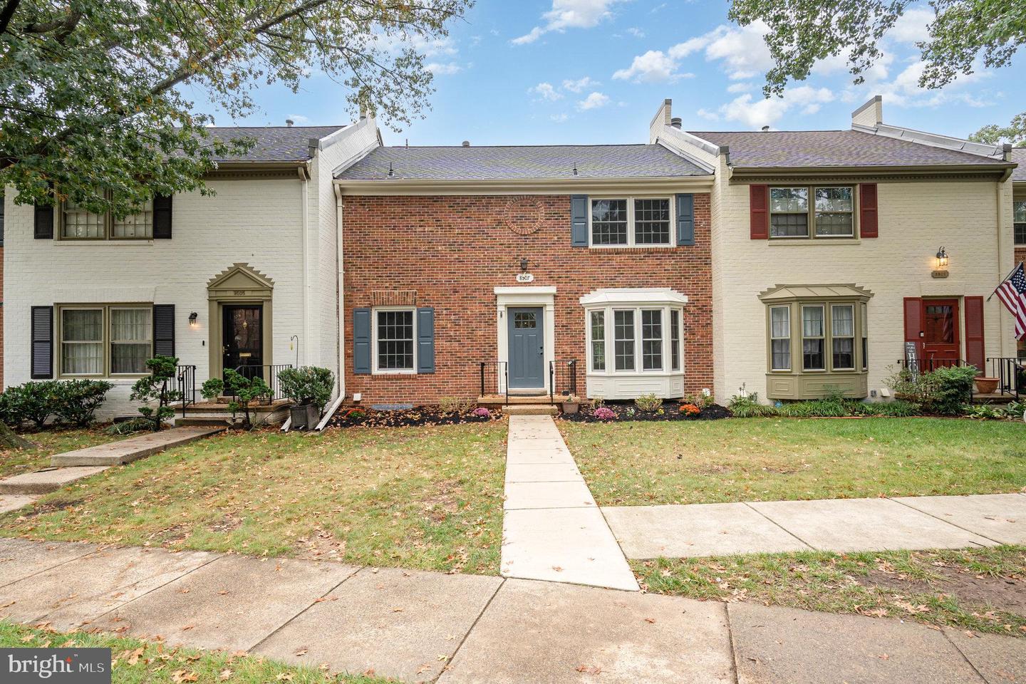8507 LAKINHURST LN, SPRINGFIELD, Virginia 22152, 4 Bedrooms Bedrooms, ,3 BathroomsBathrooms,Residential,For sale,8507 LAKINHURST LN,VAFX2267722 MLS # VAFX2267722