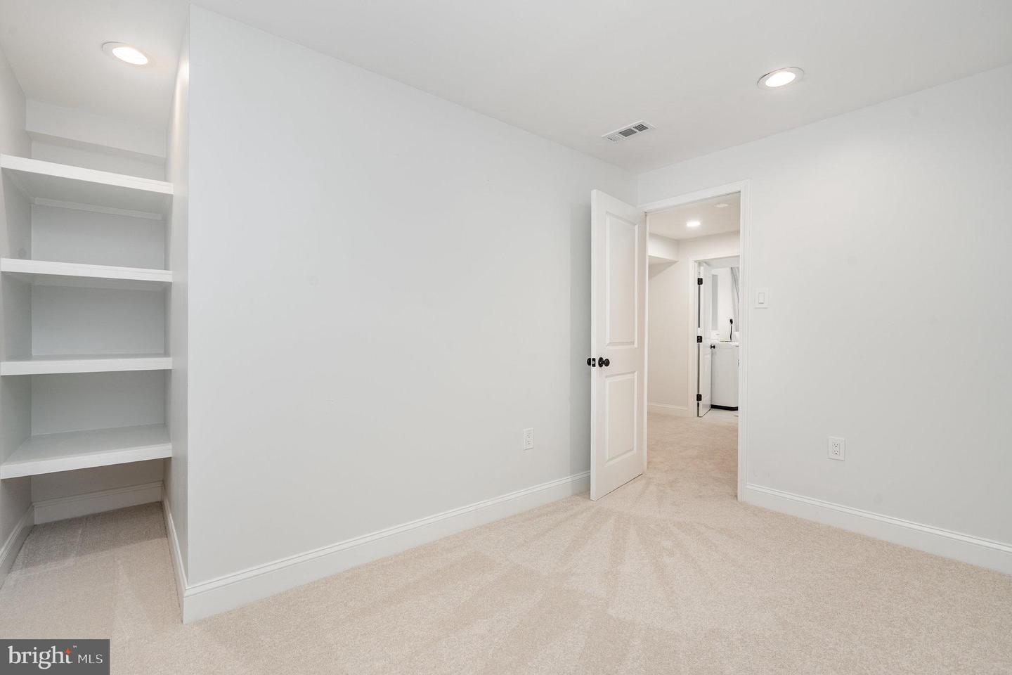 8507 LAKINHURST LN, SPRINGFIELD, Virginia 22152, 4 Bedrooms Bedrooms, ,3 BathroomsBathrooms,Residential,For sale,8507 LAKINHURST LN,VAFX2267722 MLS # VAFX2267722