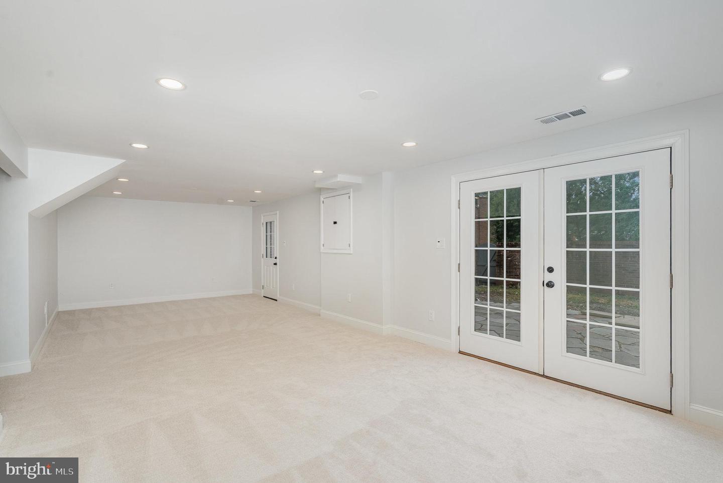 8507 LAKINHURST LN, SPRINGFIELD, Virginia 22152, 4 Bedrooms Bedrooms, ,3 BathroomsBathrooms,Residential,For sale,8507 LAKINHURST LN,VAFX2267722 MLS # VAFX2267722