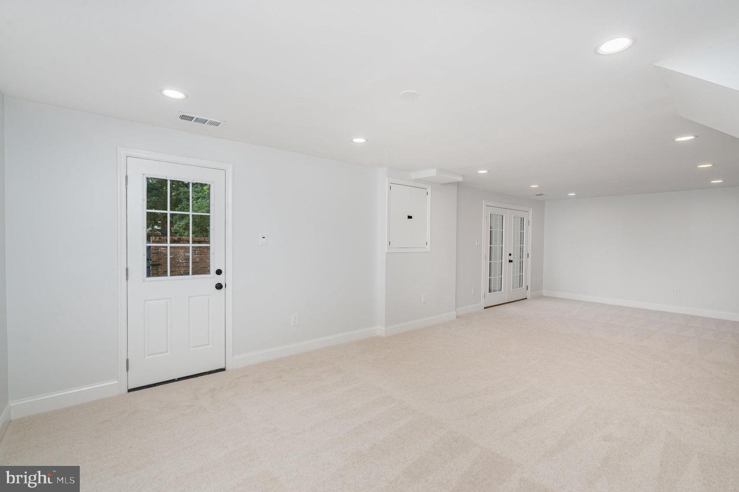 8507 LAKINHURST LN, SPRINGFIELD, Virginia 22152, 4 Bedrooms Bedrooms, ,3 BathroomsBathrooms,Residential,For sale,8507 LAKINHURST LN,VAFX2267722 MLS # VAFX2267722