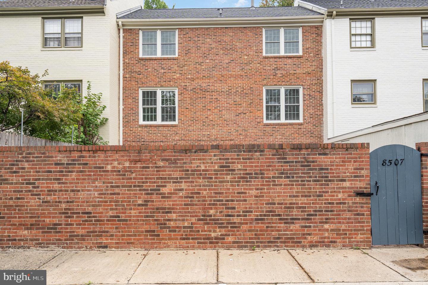 8507 LAKINHURST LN, SPRINGFIELD, Virginia 22152, 4 Bedrooms Bedrooms, ,3 BathroomsBathrooms,Residential,For sale,8507 LAKINHURST LN,VAFX2267722 MLS # VAFX2267722