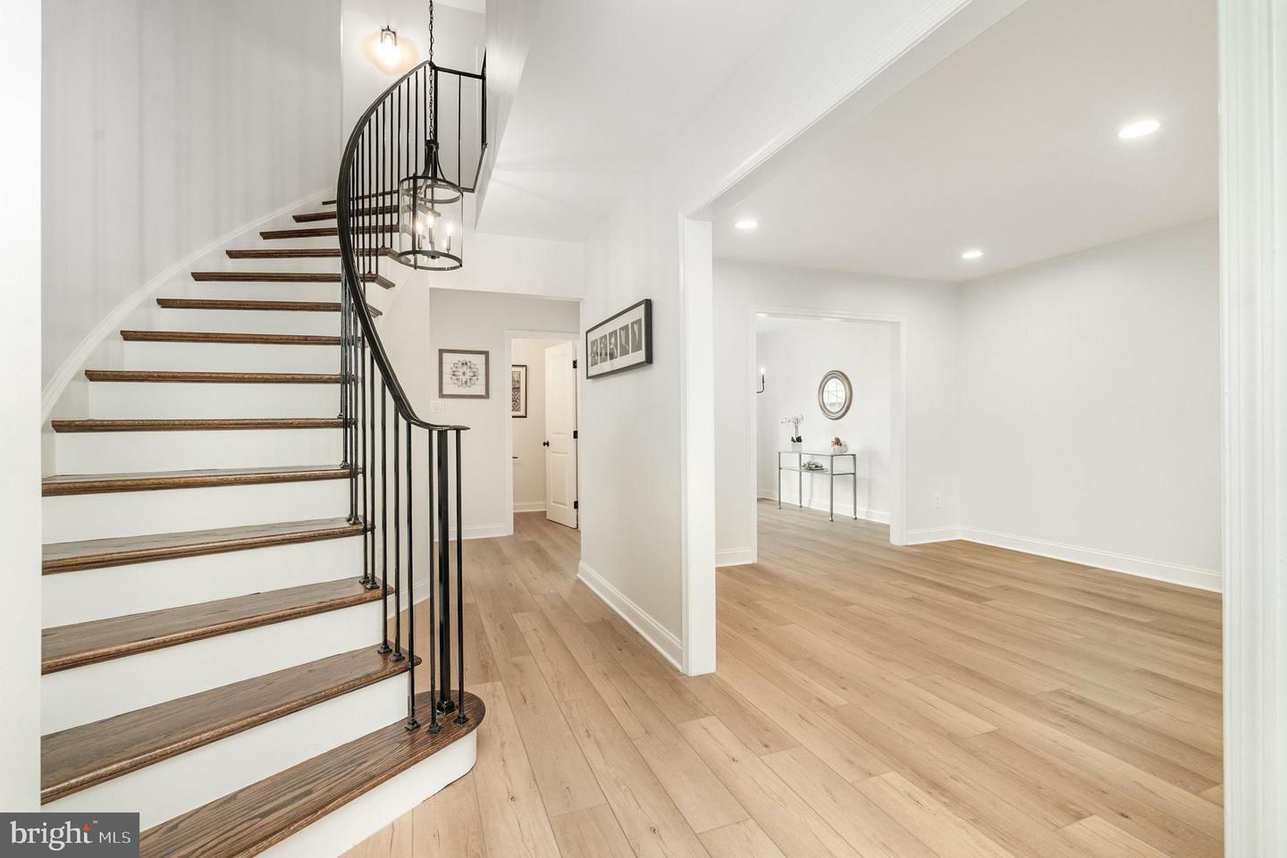 8507 LAKINHURST LN, SPRINGFIELD, Virginia 22152, 4 Bedrooms Bedrooms, ,3 BathroomsBathrooms,Residential,For sale,8507 LAKINHURST LN,VAFX2267722 MLS # VAFX2267722