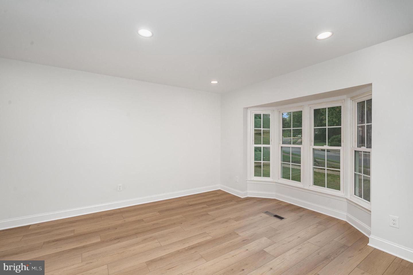 8507 LAKINHURST LN, SPRINGFIELD, Virginia 22152, 4 Bedrooms Bedrooms, ,3 BathroomsBathrooms,Residential,For sale,8507 LAKINHURST LN,VAFX2267722 MLS # VAFX2267722