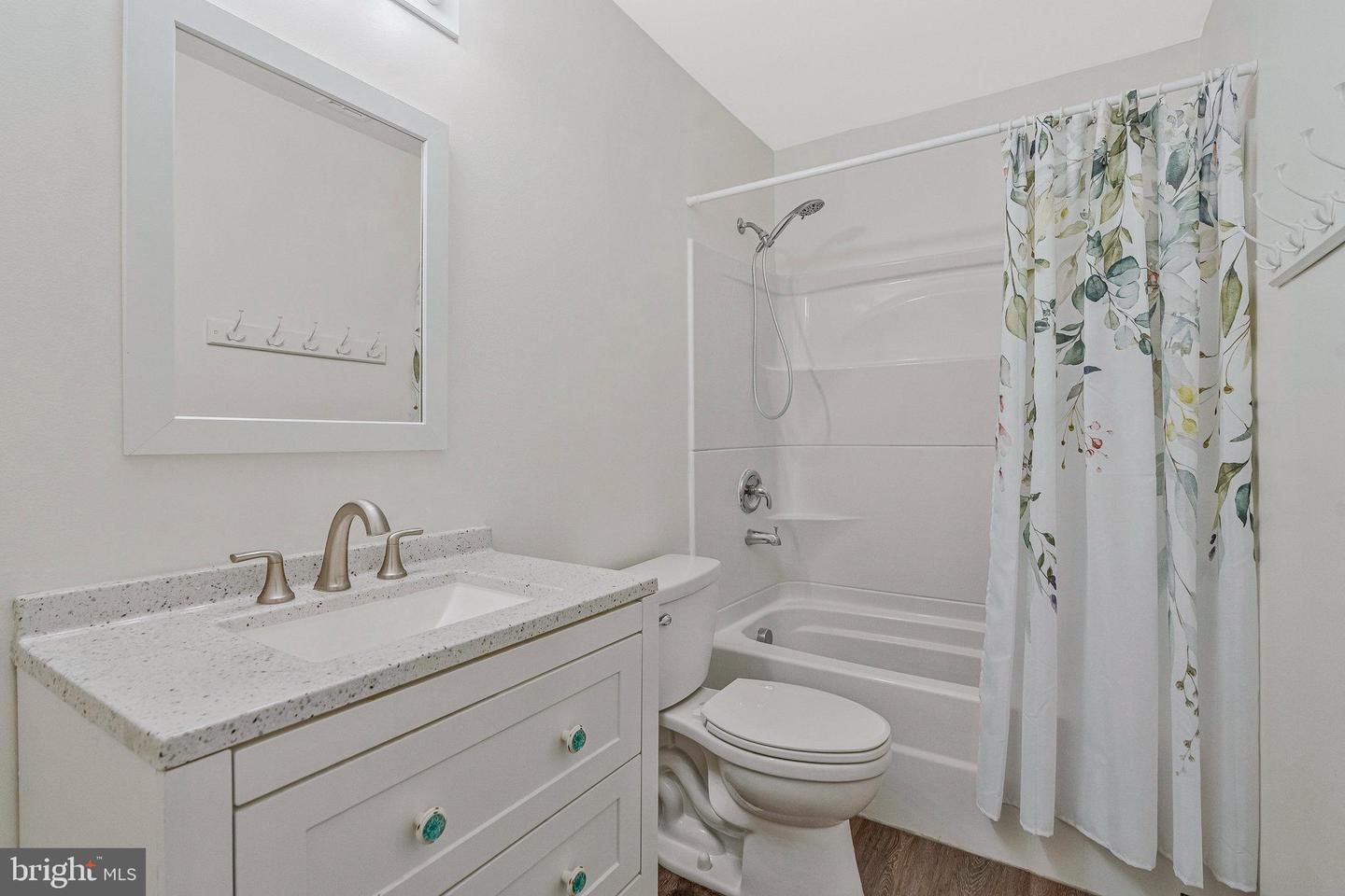 17331 ARROWOOD PL, ROUND HILL, Virginia 20141, 4 Bedrooms Bedrooms, ,2 BathroomsBathrooms,Residential,For sale,17331 ARROWOOD PL,VALO2107050 MLS # VALO2107050