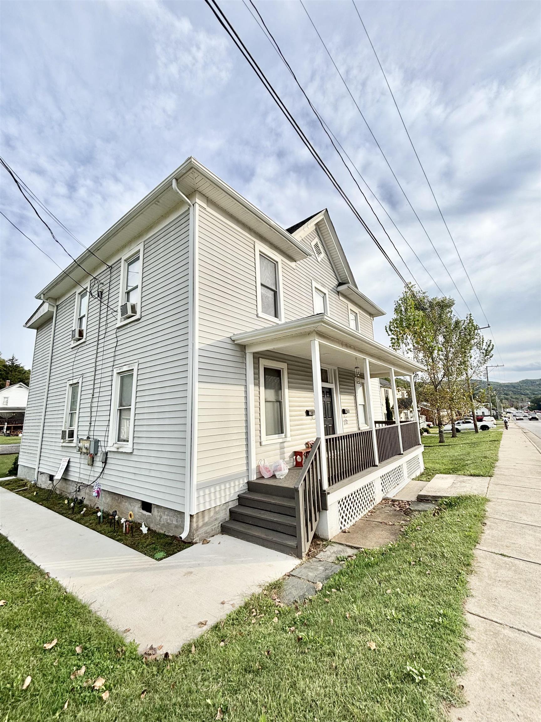 268 N DELPHINE AVE, WAYNESBORO, Virginia 22980, ,Residential,268 N DELPHINE AVE,669497 MLS # 669497
