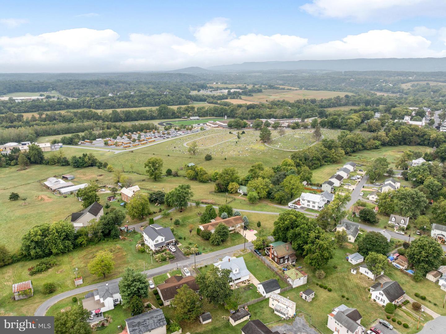 453 ZEA ST, STRASBURG, Virginia 22657, 4 Bedrooms Bedrooms, ,2 BathroomsBathrooms,Residential,For sale,453 ZEA ST,VASH2012542 MLS # VASH2012542