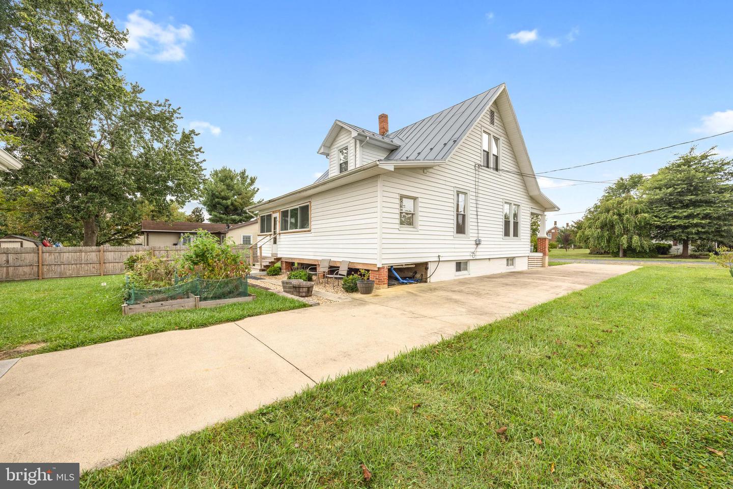 453 ZEA ST, STRASBURG, Virginia 22657, 4 Bedrooms Bedrooms, ,2 BathroomsBathrooms,Residential,For sale,453 ZEA ST,VASH2012542 MLS # VASH2012542