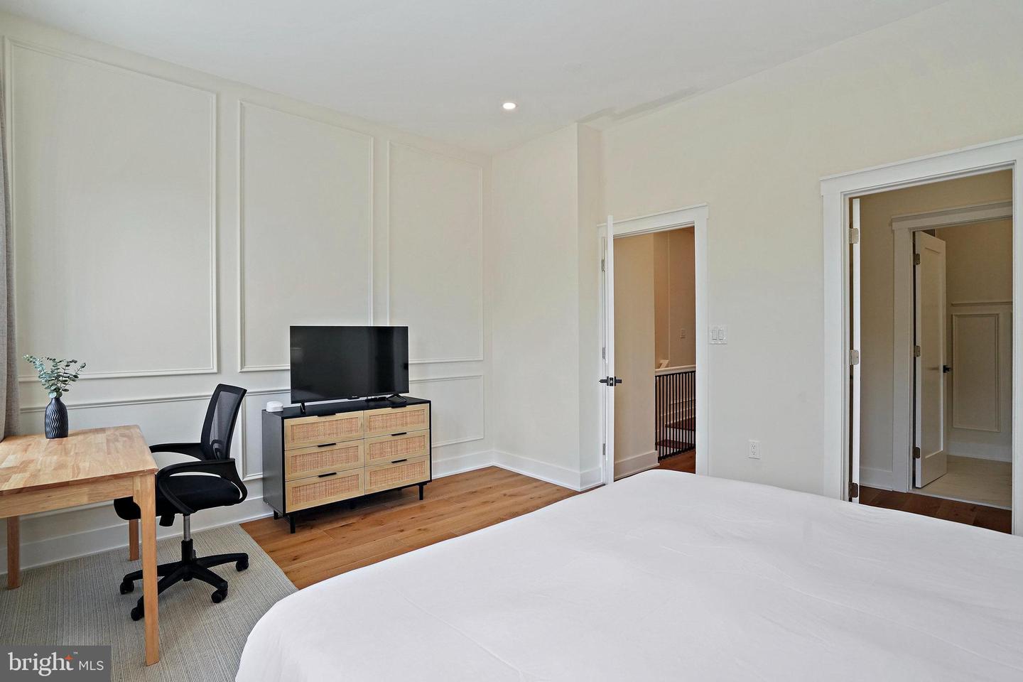 1404 MASSACHUSETTS AVE SE, WASHINGTON, District Of Columbia 20003, 4 Bedrooms Bedrooms, ,4 BathroomsBathrooms,Residential,For sale,1404 MASSACHUSETTS AVE SE,DCDC2222970 MLS # DCDC2222970