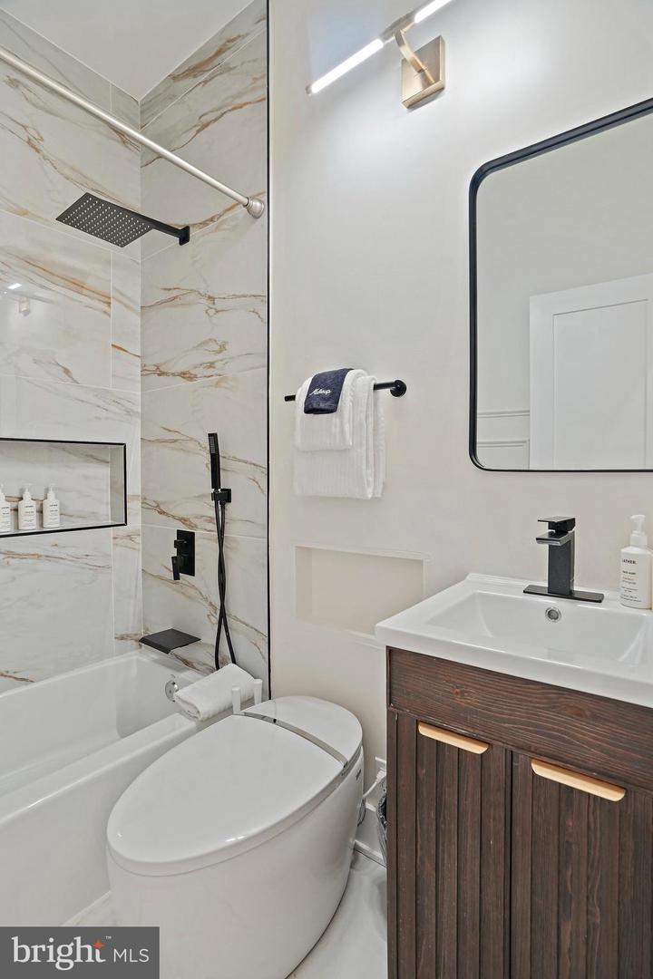 1404 MASSACHUSETTS AVE SE, WASHINGTON, District Of Columbia 20003, 4 Bedrooms Bedrooms, ,4 BathroomsBathrooms,Residential,For sale,1404 MASSACHUSETTS AVE SE,DCDC2222970 MLS # DCDC2222970