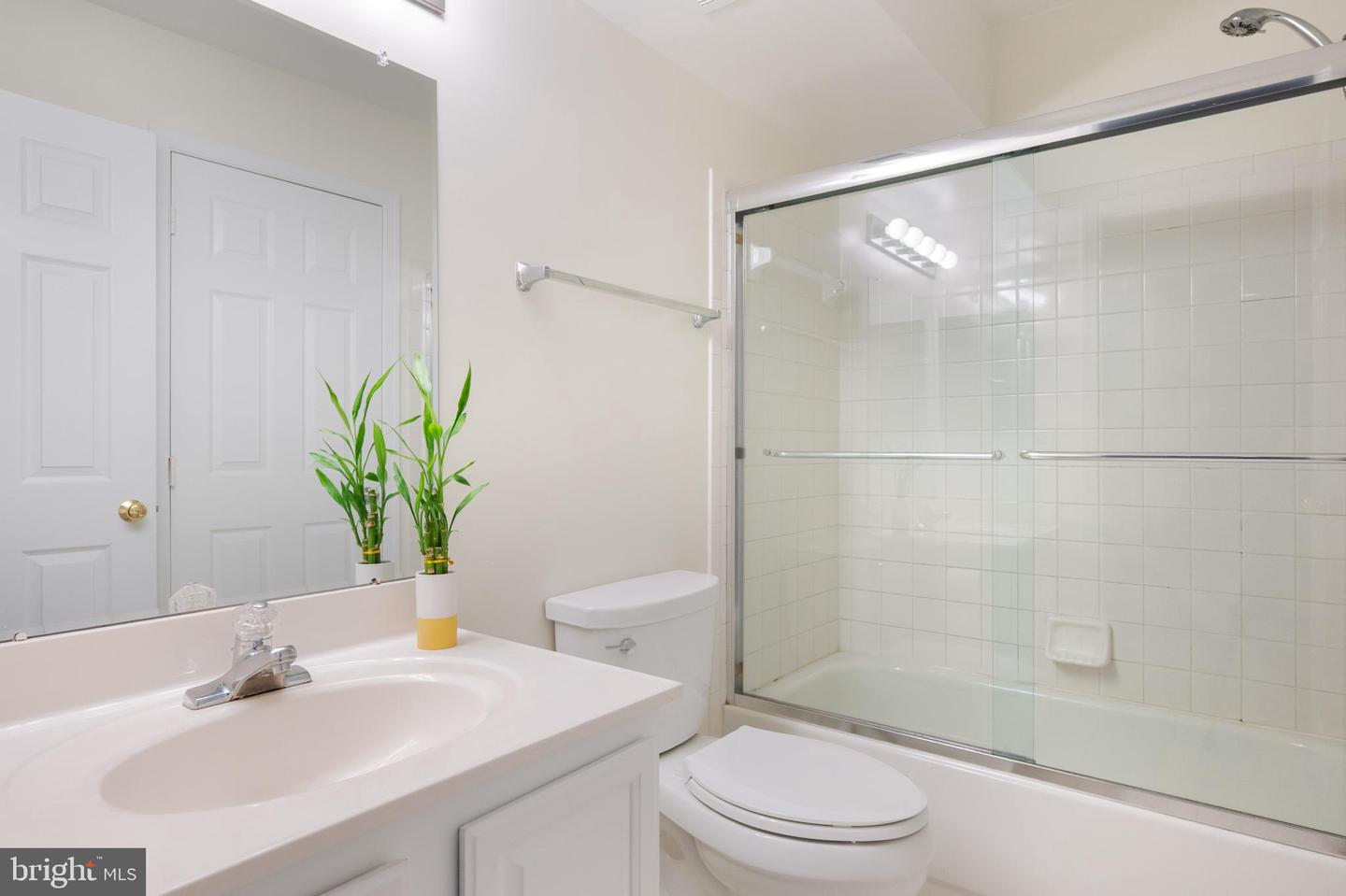 5422 CASTLE BAR LN, ALEXANDRIA, Virginia 22315, 5 Bedrooms Bedrooms, 14 Rooms Rooms,3 BathroomsBathrooms,Residential,For sale,5422 CASTLE BAR LN,VAFX2229682 MLS # VAFX2229682
