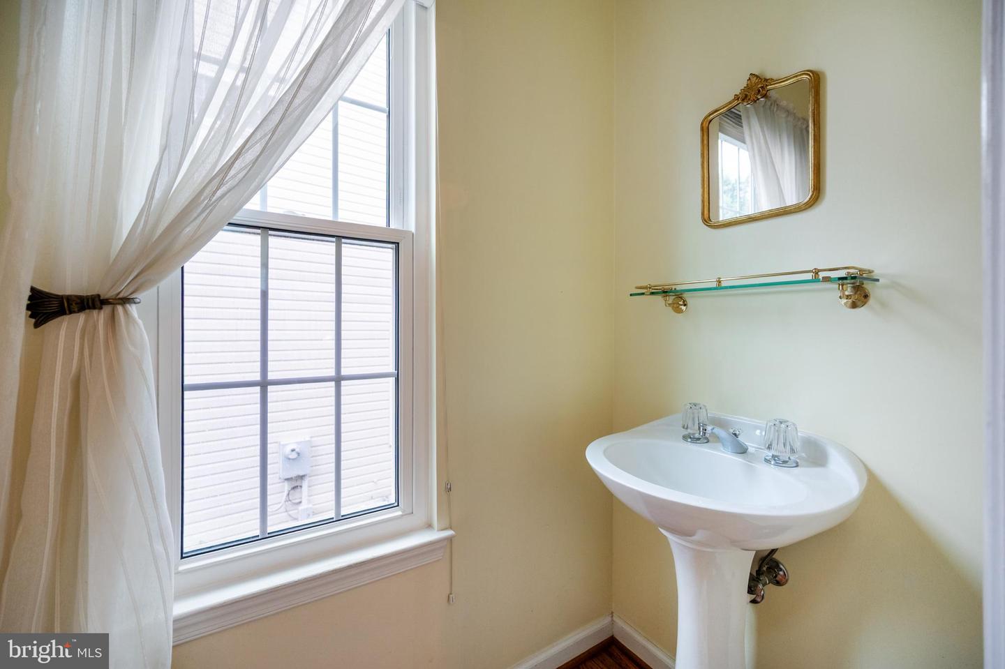 5422 CASTLE BAR LN, ALEXANDRIA, Virginia 22315, 5 Bedrooms Bedrooms, 14 Rooms Rooms,3 BathroomsBathrooms,Residential,For sale,5422 CASTLE BAR LN,VAFX2229682 MLS # VAFX2229682