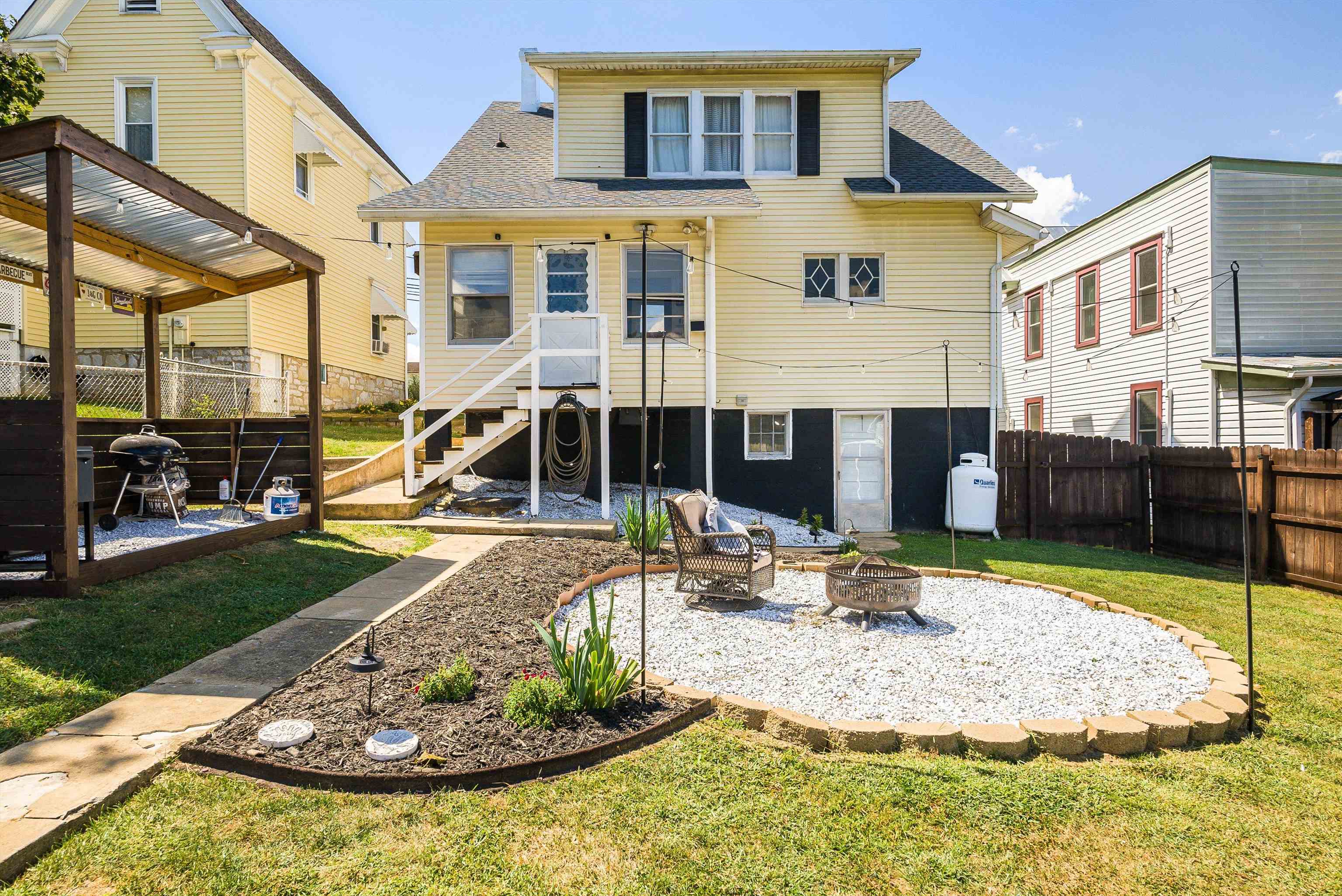 502 THIRD ST, SHENANDOAH, Virginia 22849, 3 Bedrooms Bedrooms, ,1 BathroomBathrooms,Residential,502 THIRD ST,668640 MLS # 668640