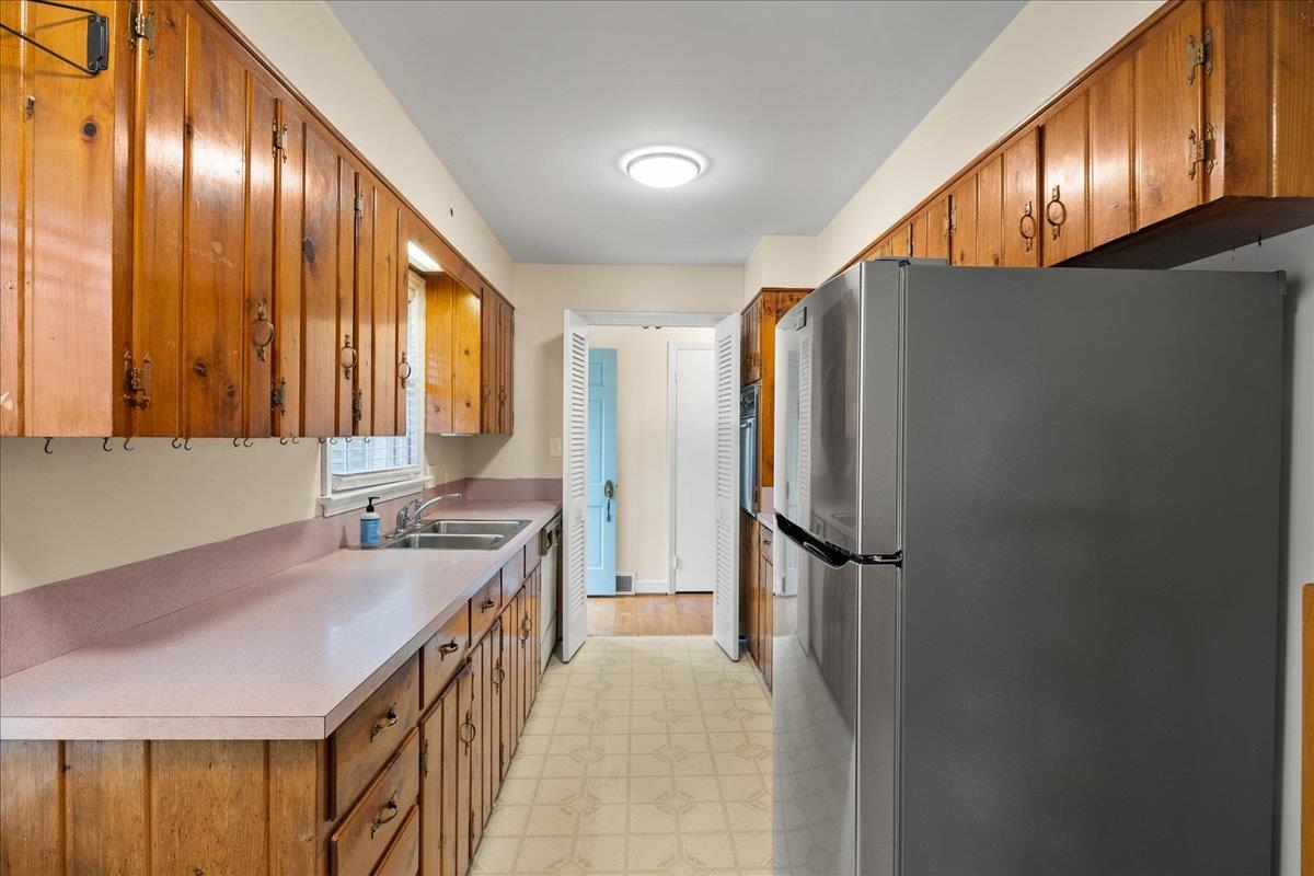 1403 CRAWFORD AVE, HARRISONBURG, Virginia 22801, 4 Bedrooms Bedrooms, ,2 BathroomsBathrooms,Residential,1403 CRAWFORD AVE,669501 MLS # 669501