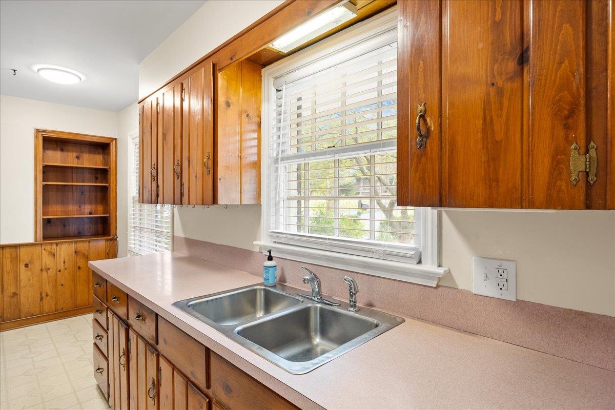 1403 CRAWFORD AVE, HARRISONBURG, Virginia 22801, 4 Bedrooms Bedrooms, ,2 BathroomsBathrooms,Residential,1403 CRAWFORD AVE,669501 MLS # 669501