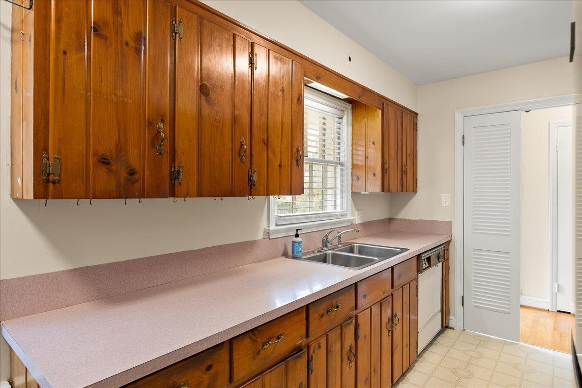 1403 CRAWFORD AVE, HARRISONBURG, Virginia 22801, 4 Bedrooms Bedrooms, ,2 BathroomsBathrooms,Residential,1403 CRAWFORD AVE,669501 MLS # 669501