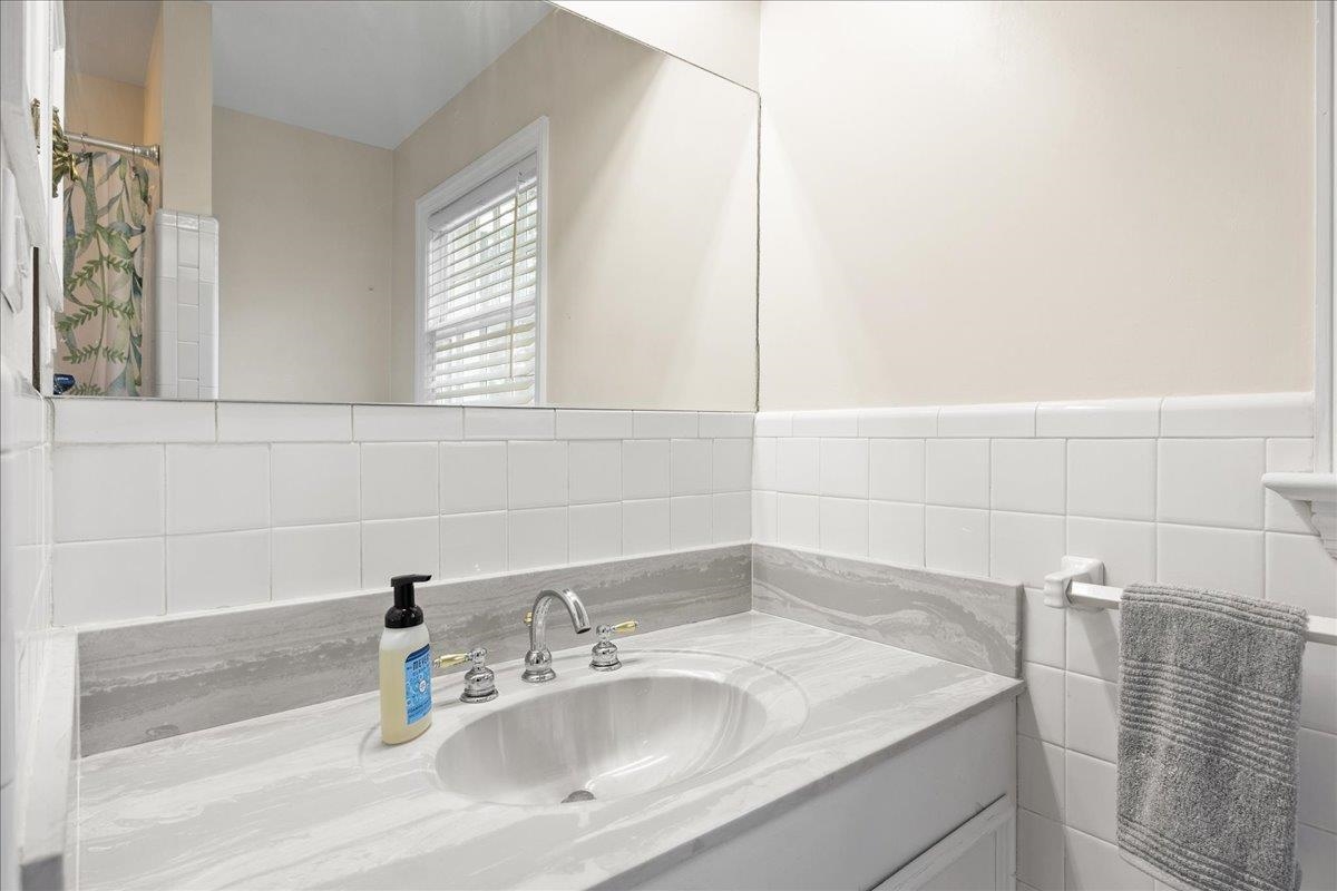 1403 CRAWFORD AVE, HARRISONBURG, Virginia 22801, 4 Bedrooms Bedrooms, ,2 BathroomsBathrooms,Residential,1403 CRAWFORD AVE,669501 MLS # 669501