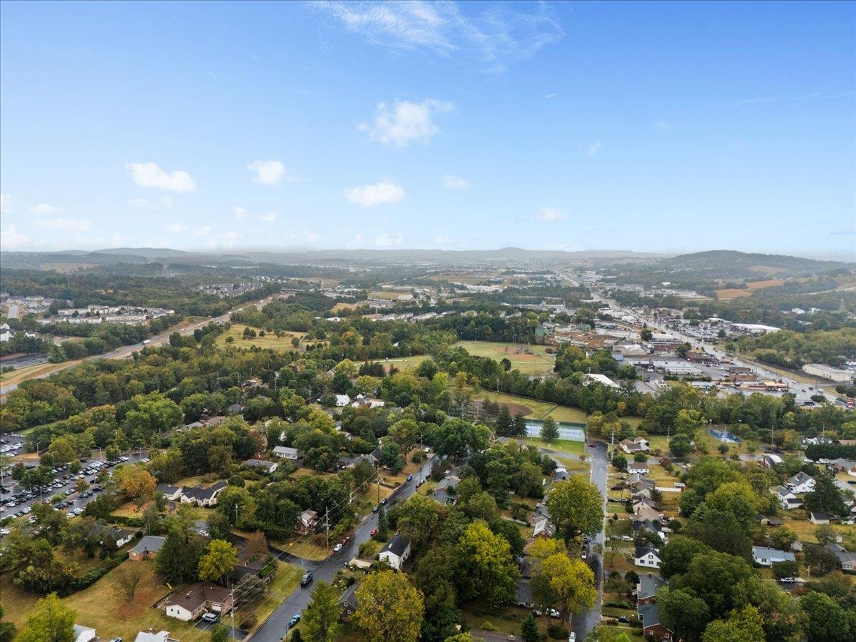 1403 CRAWFORD AVE, HARRISONBURG, Virginia 22801, 4 Bedrooms Bedrooms, ,2 BathroomsBathrooms,Residential,1403 CRAWFORD AVE,669501 MLS # 669501