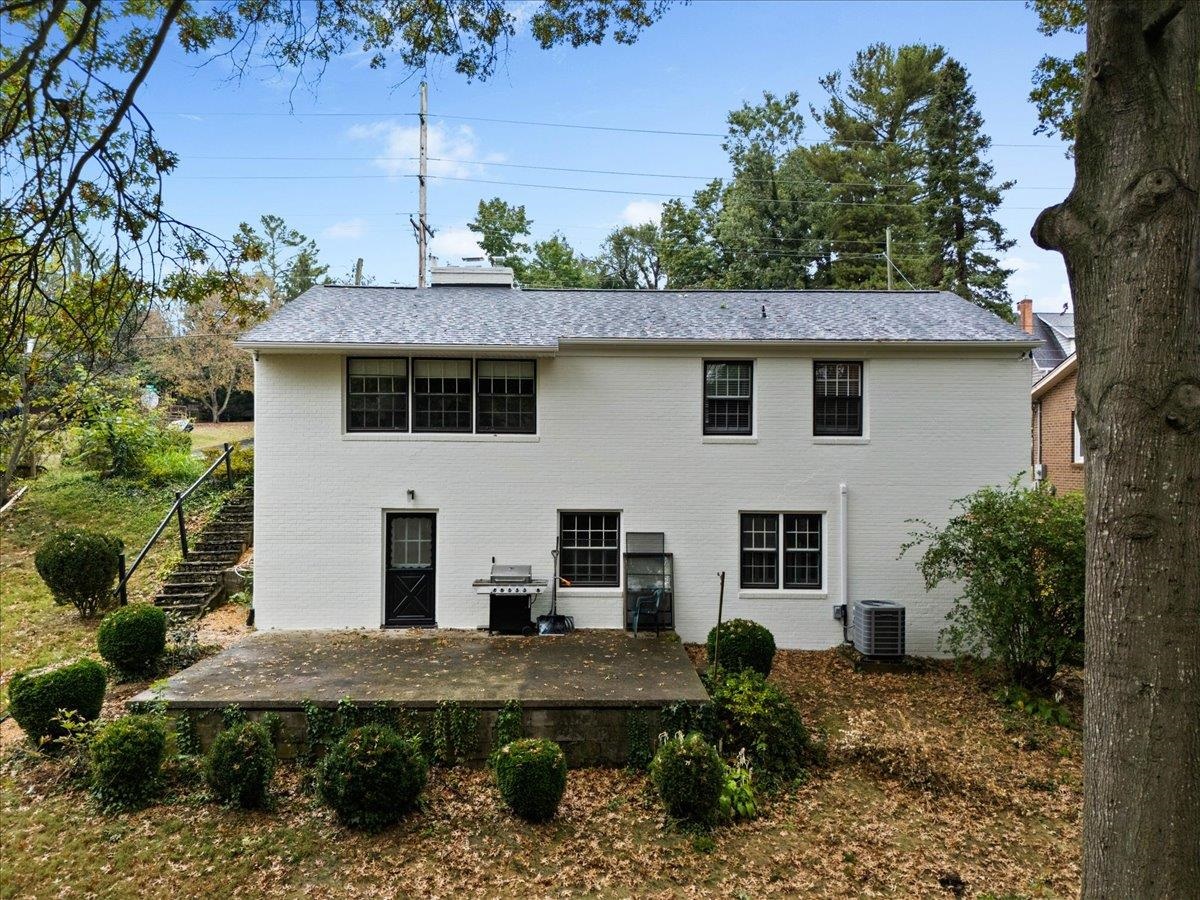1403 CRAWFORD AVE, HARRISONBURG, Virginia 22801, 4 Bedrooms Bedrooms, ,2 BathroomsBathrooms,Residential,1403 CRAWFORD AVE,669501 MLS # 669501