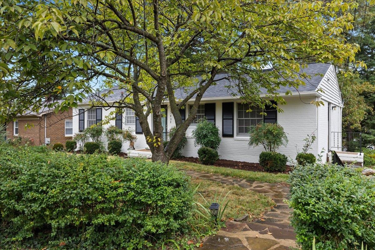 1403 CRAWFORD AVE, HARRISONBURG, Virginia 22801, 4 Bedrooms Bedrooms, ,2 BathroomsBathrooms,Residential,1403 CRAWFORD AVE,669501 MLS # 669501