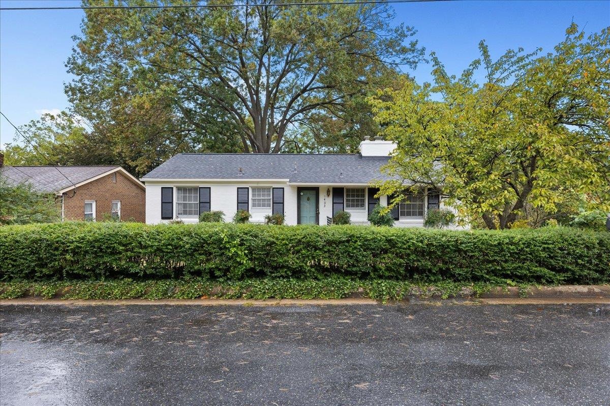 1403 CRAWFORD AVE, HARRISONBURG, Virginia 22801, 4 Bedrooms Bedrooms, ,2 BathroomsBathrooms,Residential,1403 CRAWFORD AVE,669501 MLS # 669501