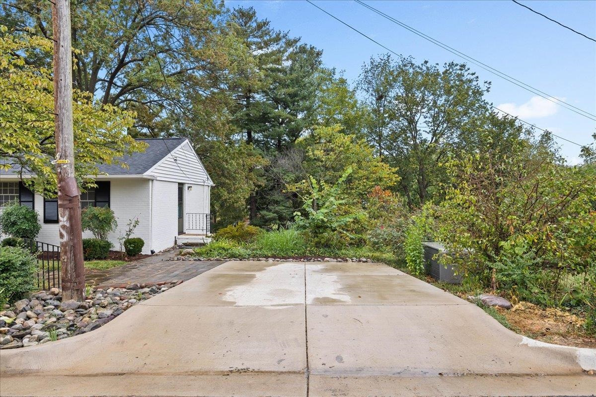 1403 CRAWFORD AVE, HARRISONBURG, Virginia 22801, 4 Bedrooms Bedrooms, ,2 BathroomsBathrooms,Residential,1403 CRAWFORD AVE,669501 MLS # 669501