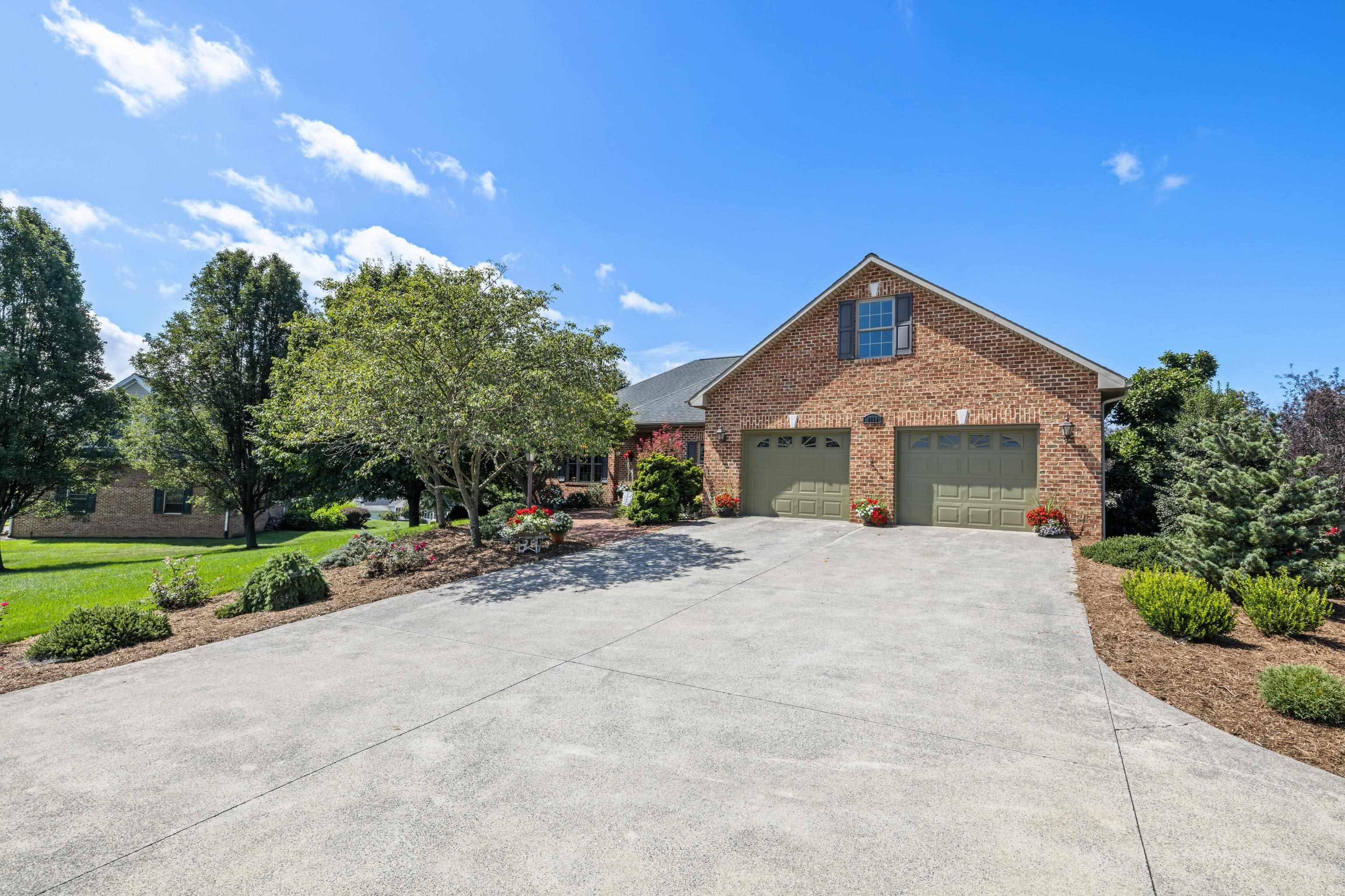 1529 MT CRAWFORD AVE, BRIDGEWATER, Virginia 22812, 4 Bedrooms Bedrooms, ,3 BathroomsBathrooms,Residential,1529 MT CRAWFORD AVE,669493 MLS # 669493