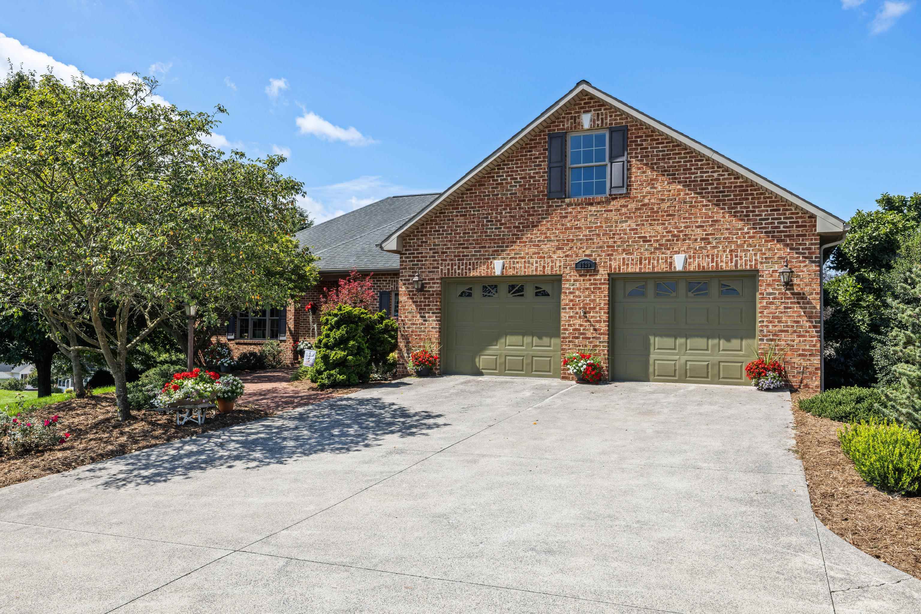 1529 MT CRAWFORD AVE, BRIDGEWATER, Virginia 22812, 4 Bedrooms Bedrooms, ,3 BathroomsBathrooms,Residential,1529 MT CRAWFORD AVE,669493 MLS # 669493