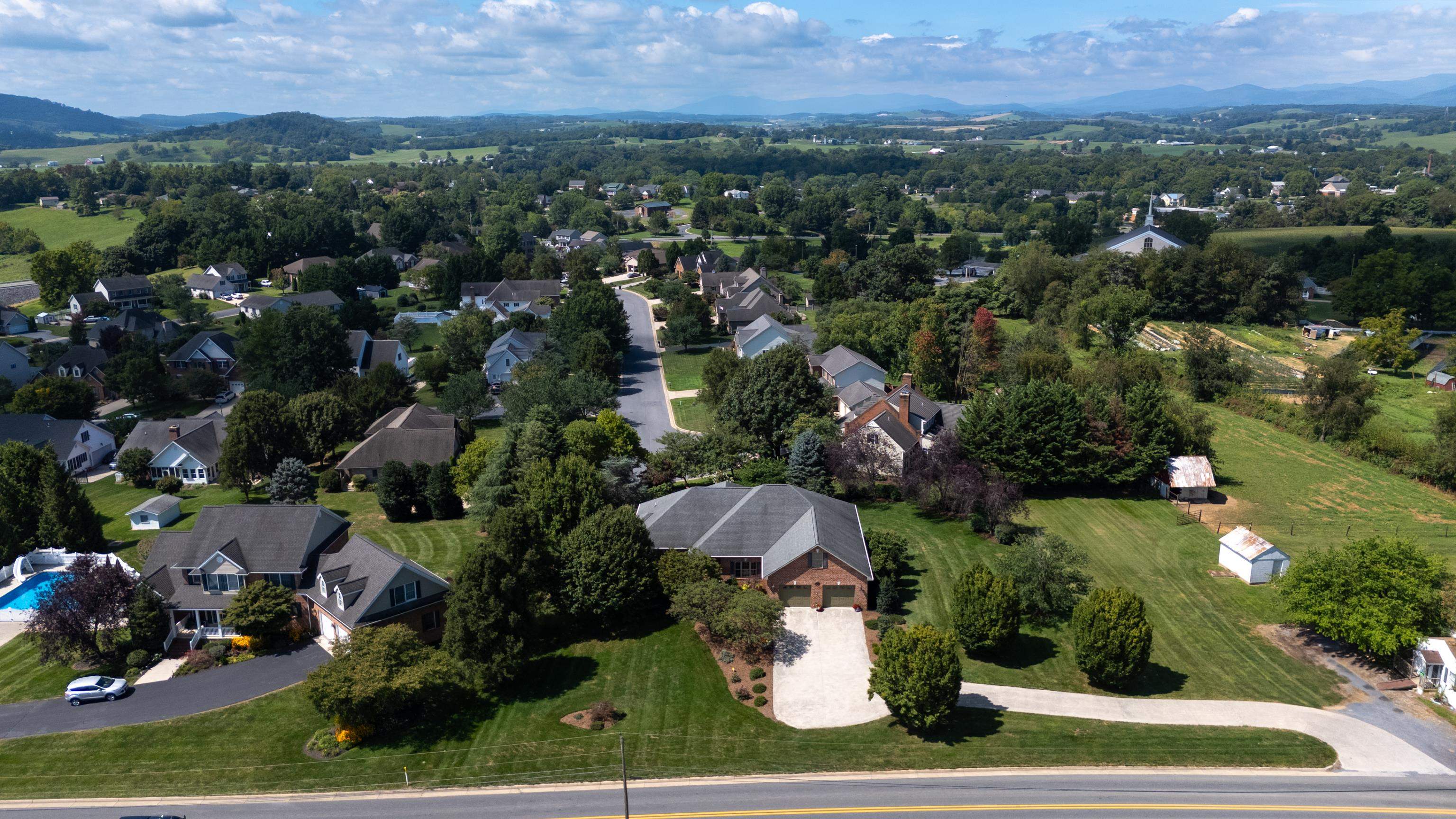 1529 MT CRAWFORD AVE, BRIDGEWATER, Virginia 22812, 4 Bedrooms Bedrooms, ,3 BathroomsBathrooms,Residential,1529 MT CRAWFORD AVE,669493 MLS # 669493