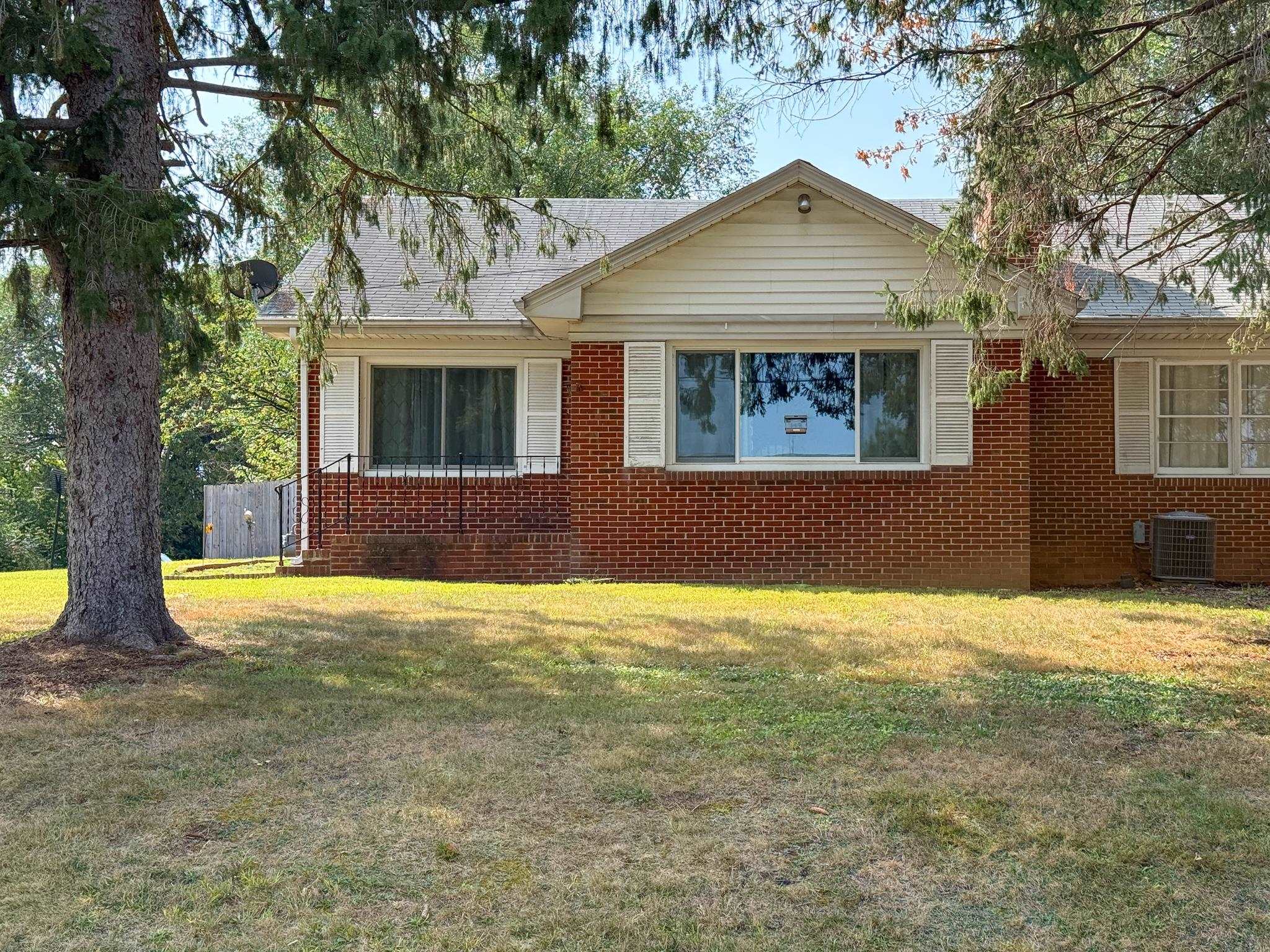 1700 S ELLISON CIR, WAYNESBORO, Virginia 22980, 3 Bedrooms Bedrooms, ,1 BathroomBathrooms,Residential,1700 S ELLISON CIR,669495 MLS # 669495