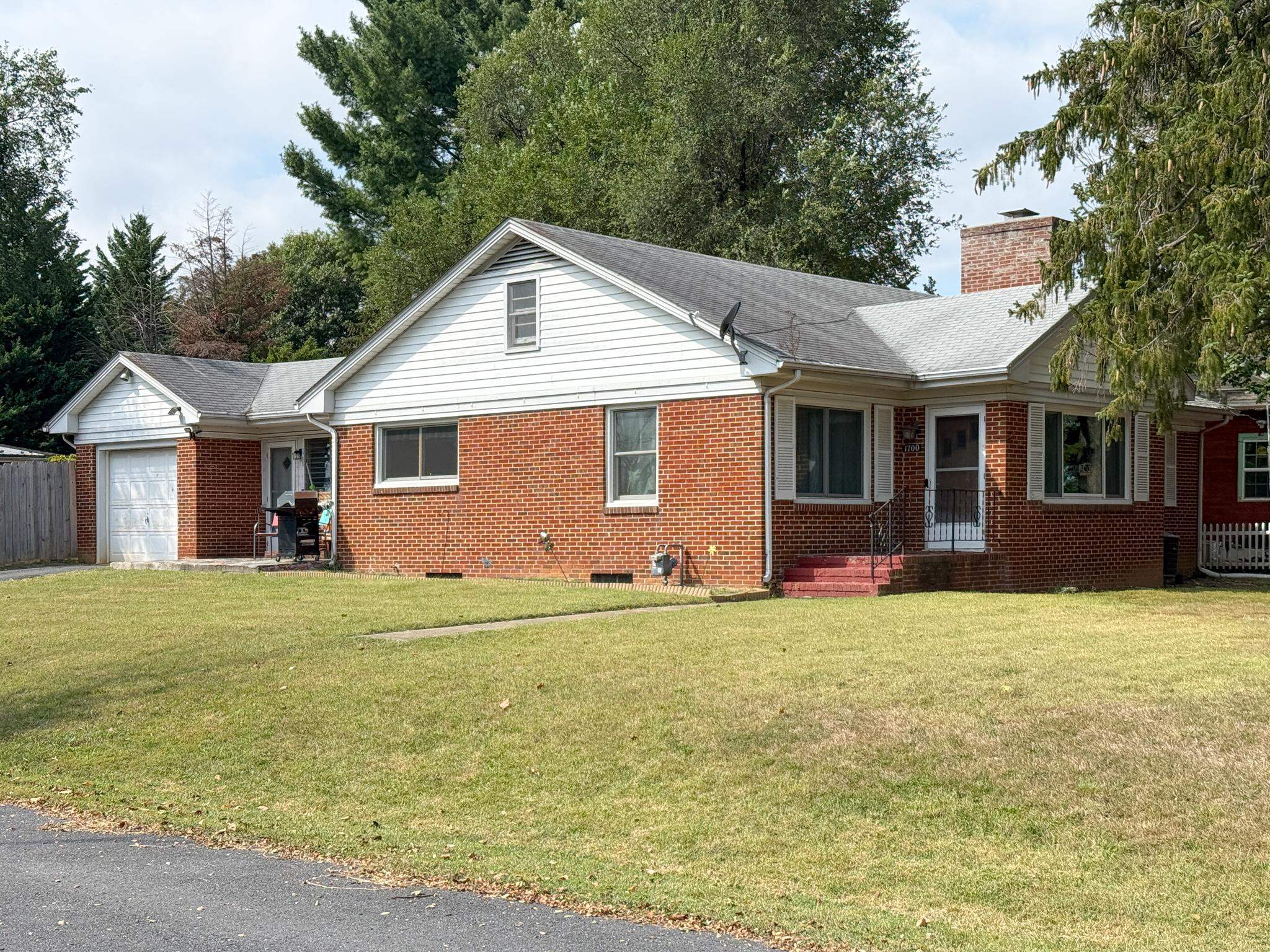 1700 S ELLISON CIR, WAYNESBORO, Virginia 22980, 3 Bedrooms Bedrooms, ,1 BathroomBathrooms,Residential,1700 S ELLISON CIR,669495 MLS # 669495