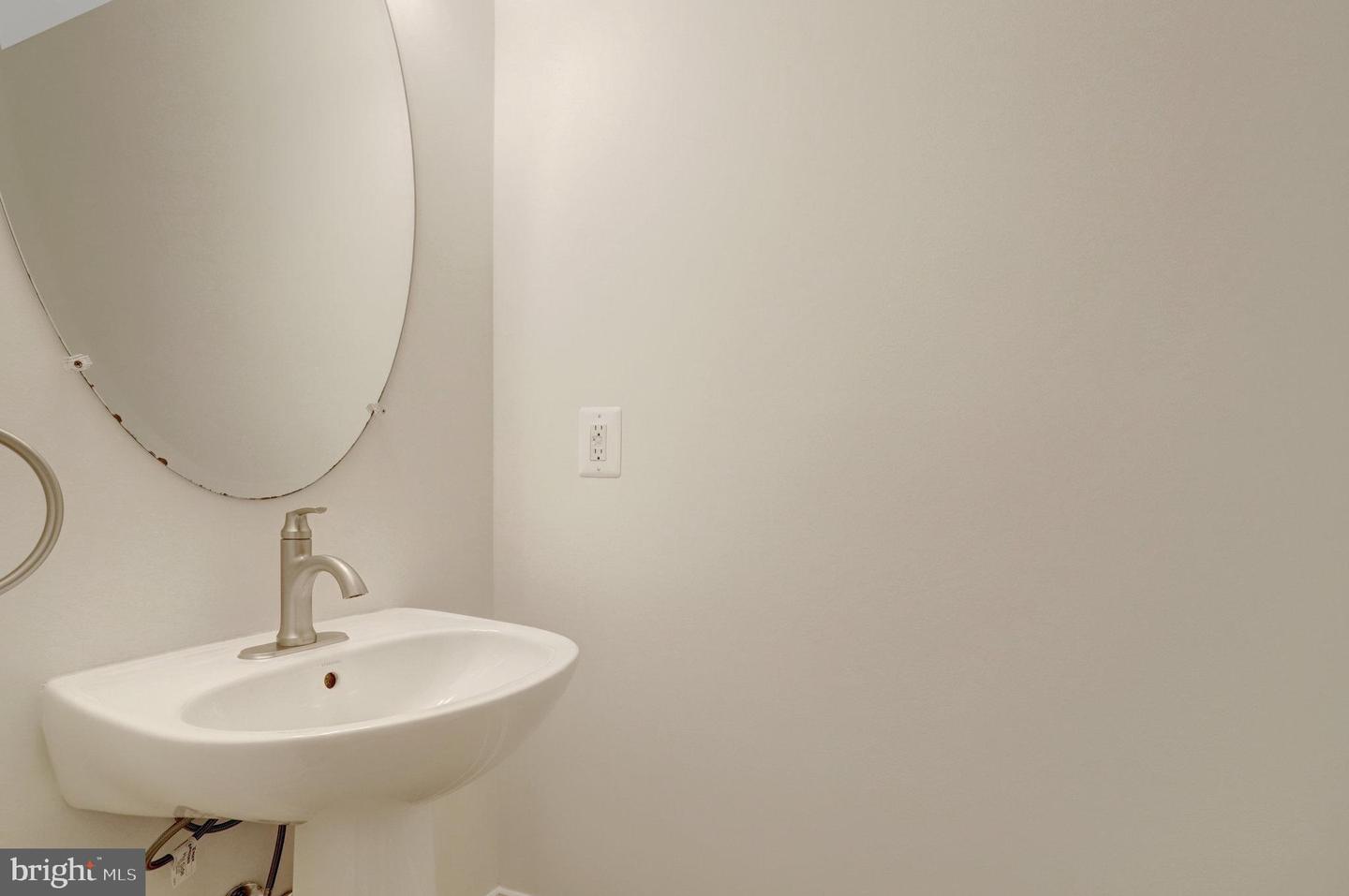 1852 CARPENTER RD, ALEXANDRIA, Virginia 22314, 3 Bedrooms Bedrooms, ,3 BathroomsBathrooms,Residential,For sale,1852 CARPENTER RD,VAAX2048972 MLS # VAAX2048972