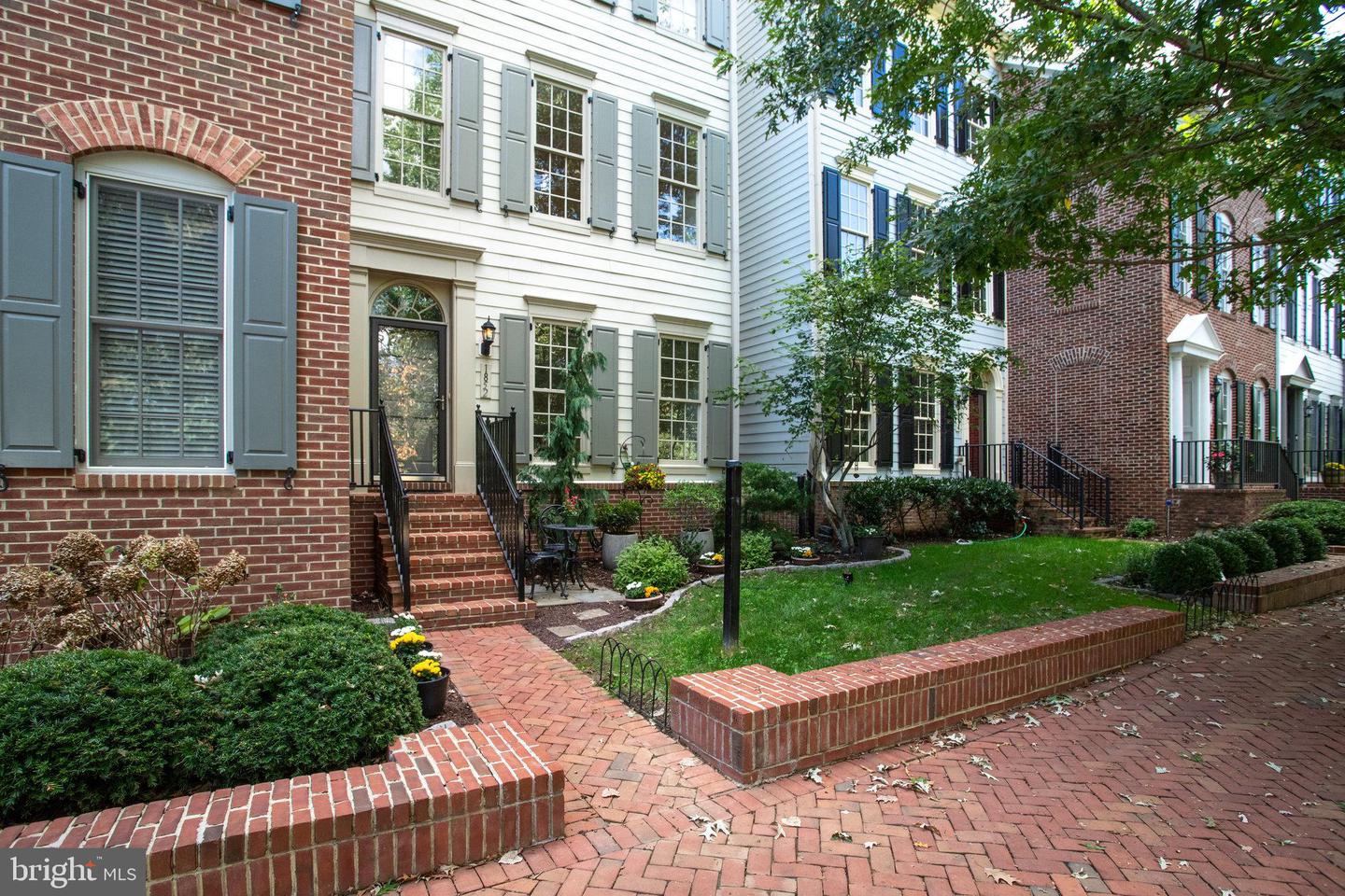 1852 CARPENTER RD, ALEXANDRIA, Virginia 22314, 3 Bedrooms Bedrooms, ,3 BathroomsBathrooms,Residential,For sale,1852 CARPENTER RD,VAAX2048972 MLS # VAAX2048972